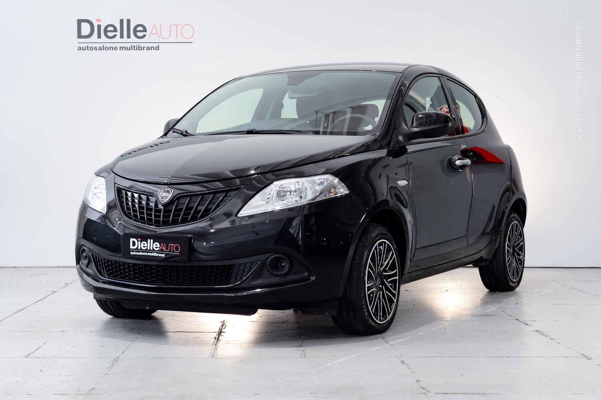 Lancia Ypsilon 1.0 firefly hybrid Silver s&s 70cv a 