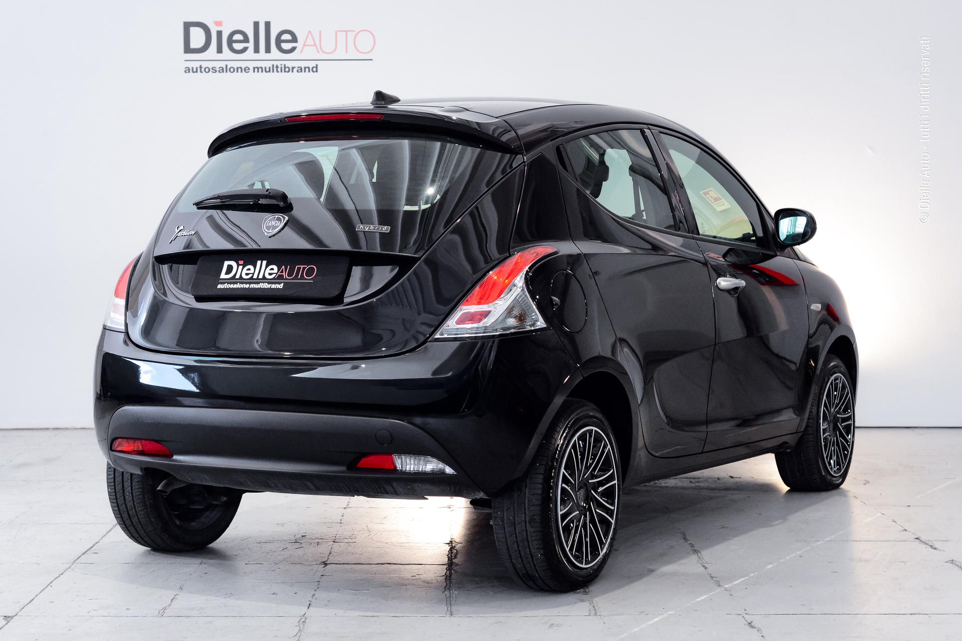 Lancia Ypsilon 1.0 firefly hybrid Silver s&s 70cv