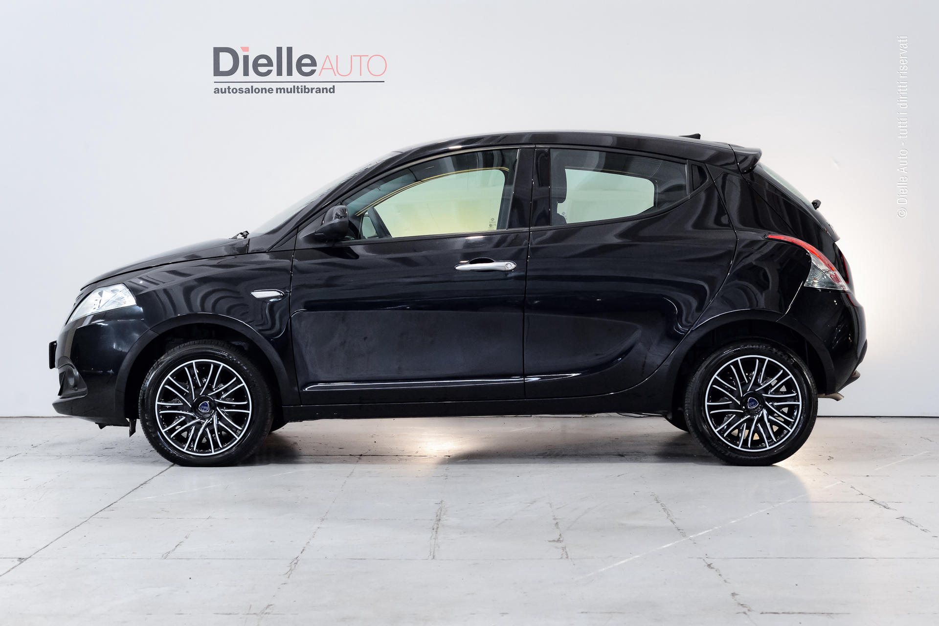 Lancia Ypsilon 1.0 firefly hybrid Silver s&s 70cv