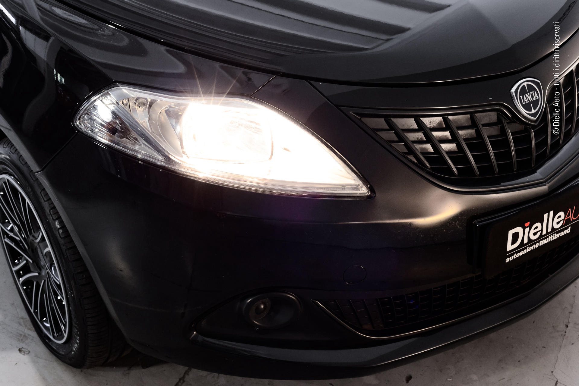 Lancia Ypsilon 1.0 firefly hybrid Silver s&s 70cv