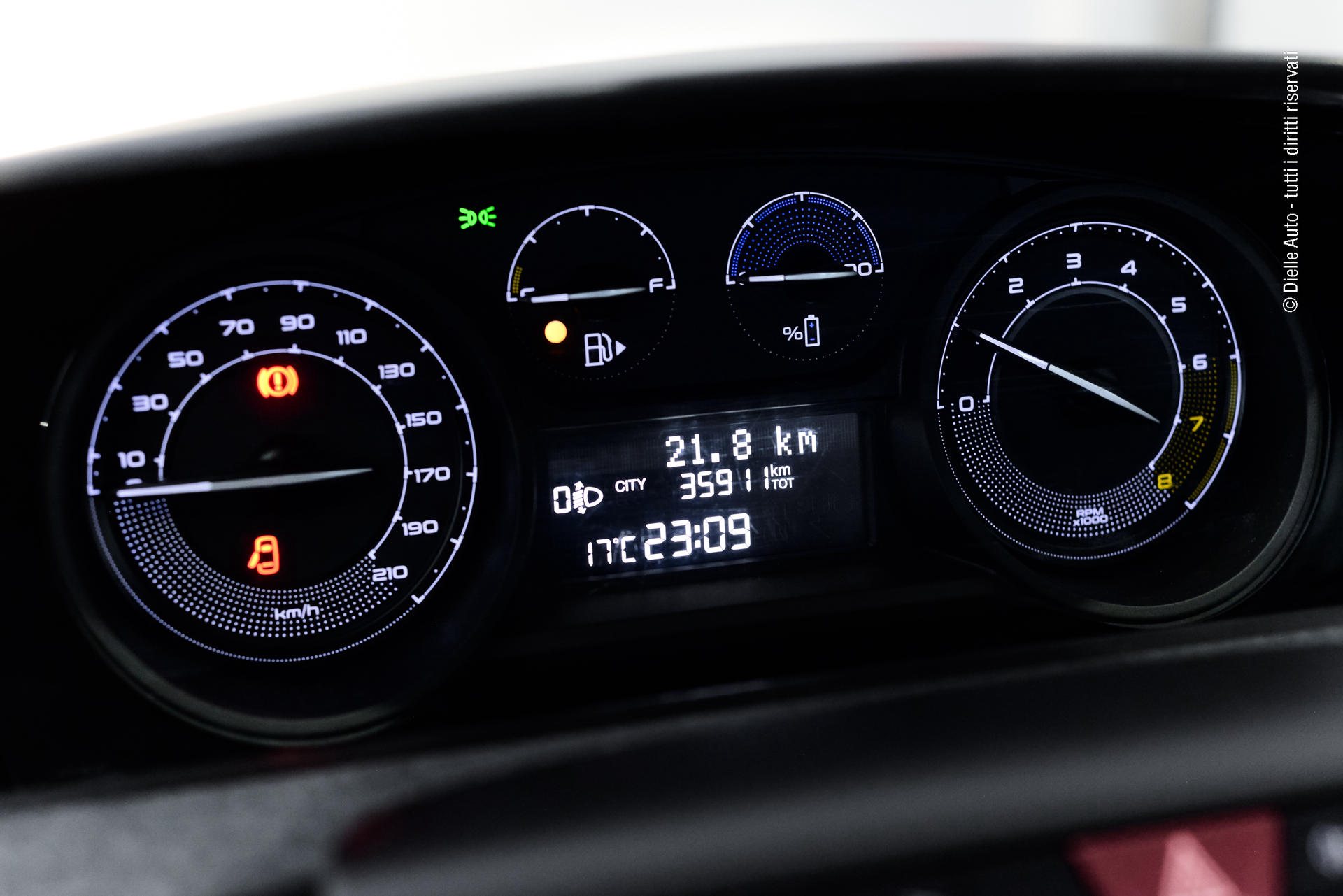 Lancia Ypsilon 1.0 firefly hybrid Silver s&s 70cv