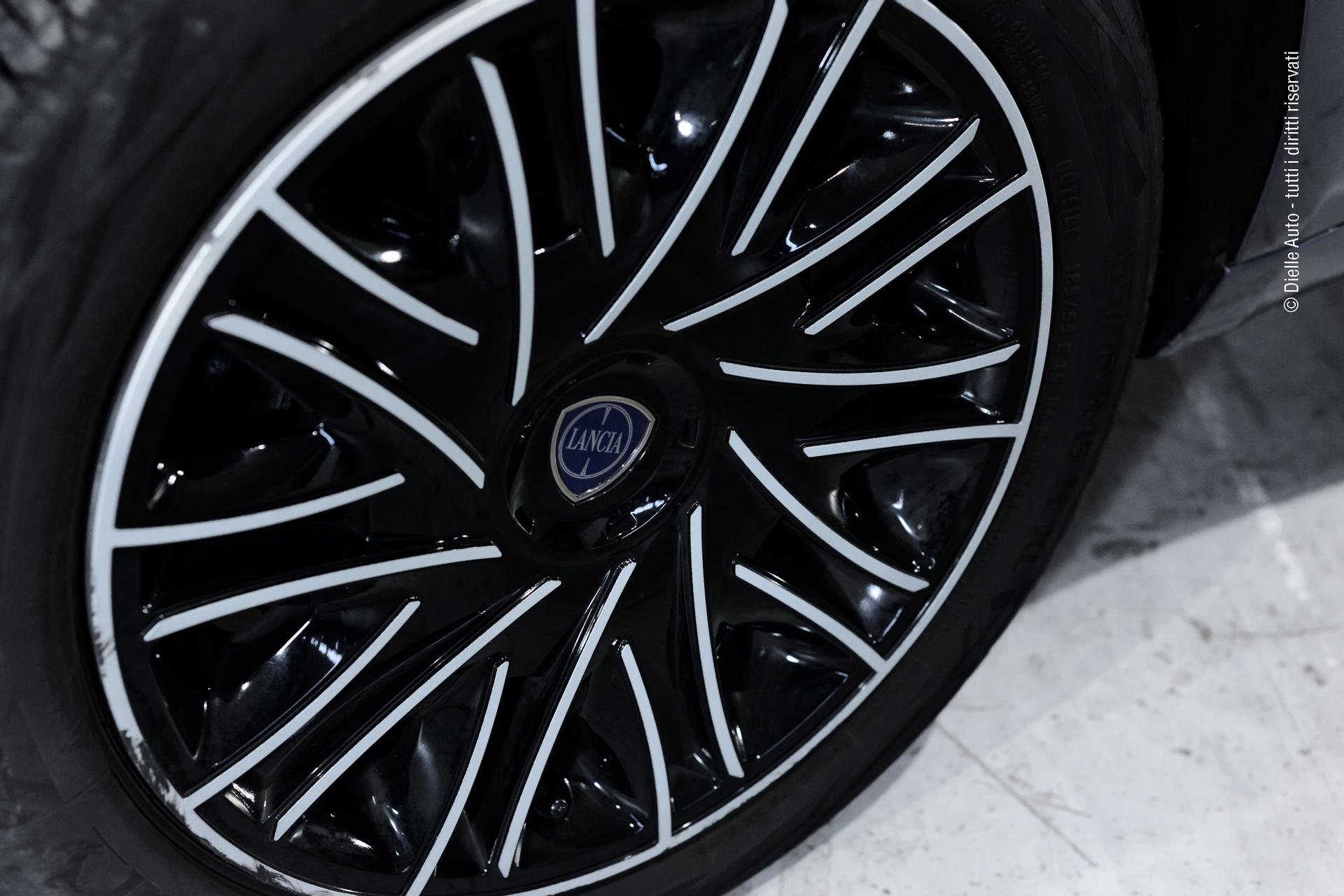 Lancia Ypsilon 1.0 firefly hybrid Gold s&s 70cv 5p.ti