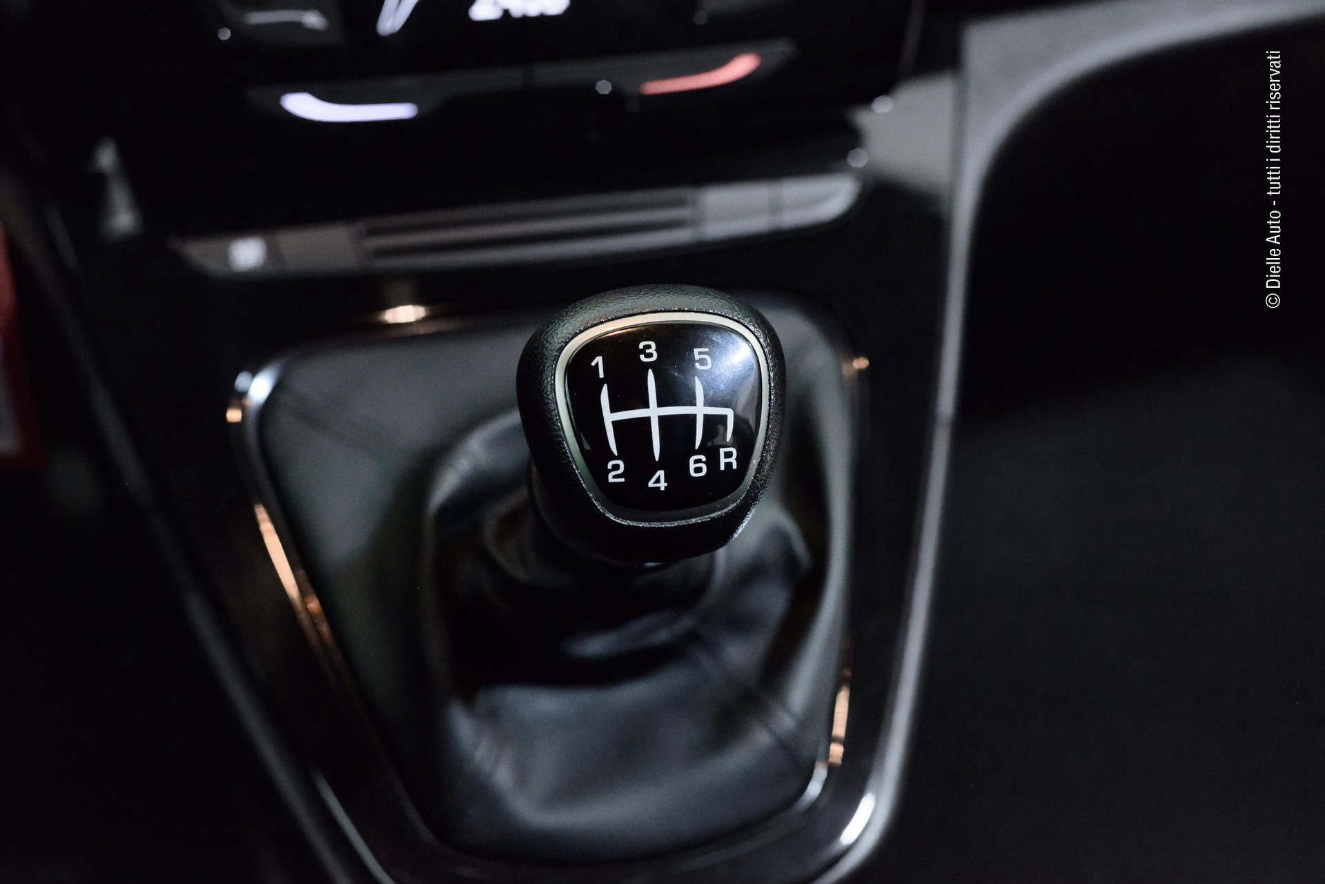 Lancia Ypsilon 1.0 firefly hybrid Gold s&s 70cv