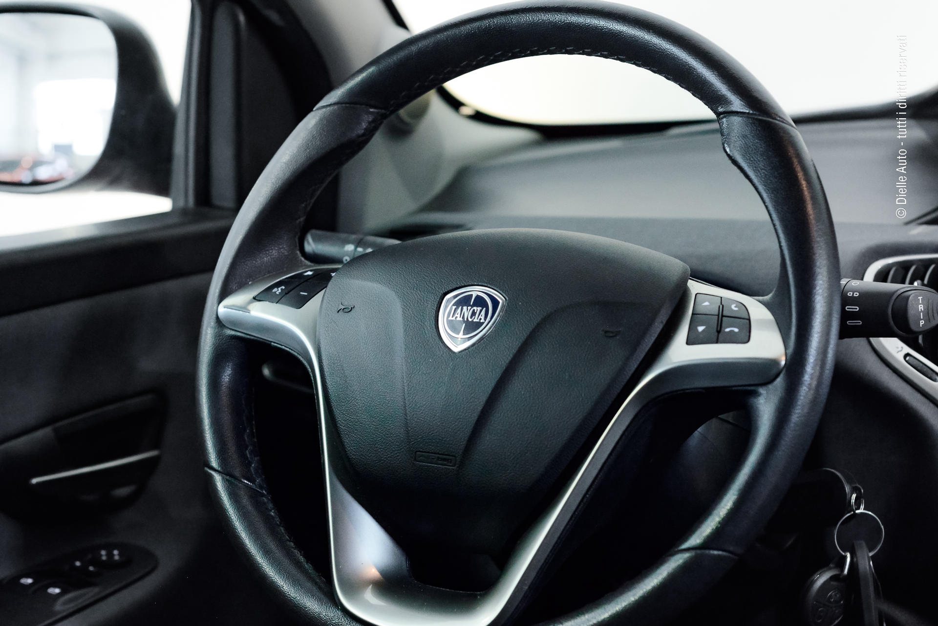 Lancia Ypsilon 1.0 firefly hybrid Gold s&s 70cv