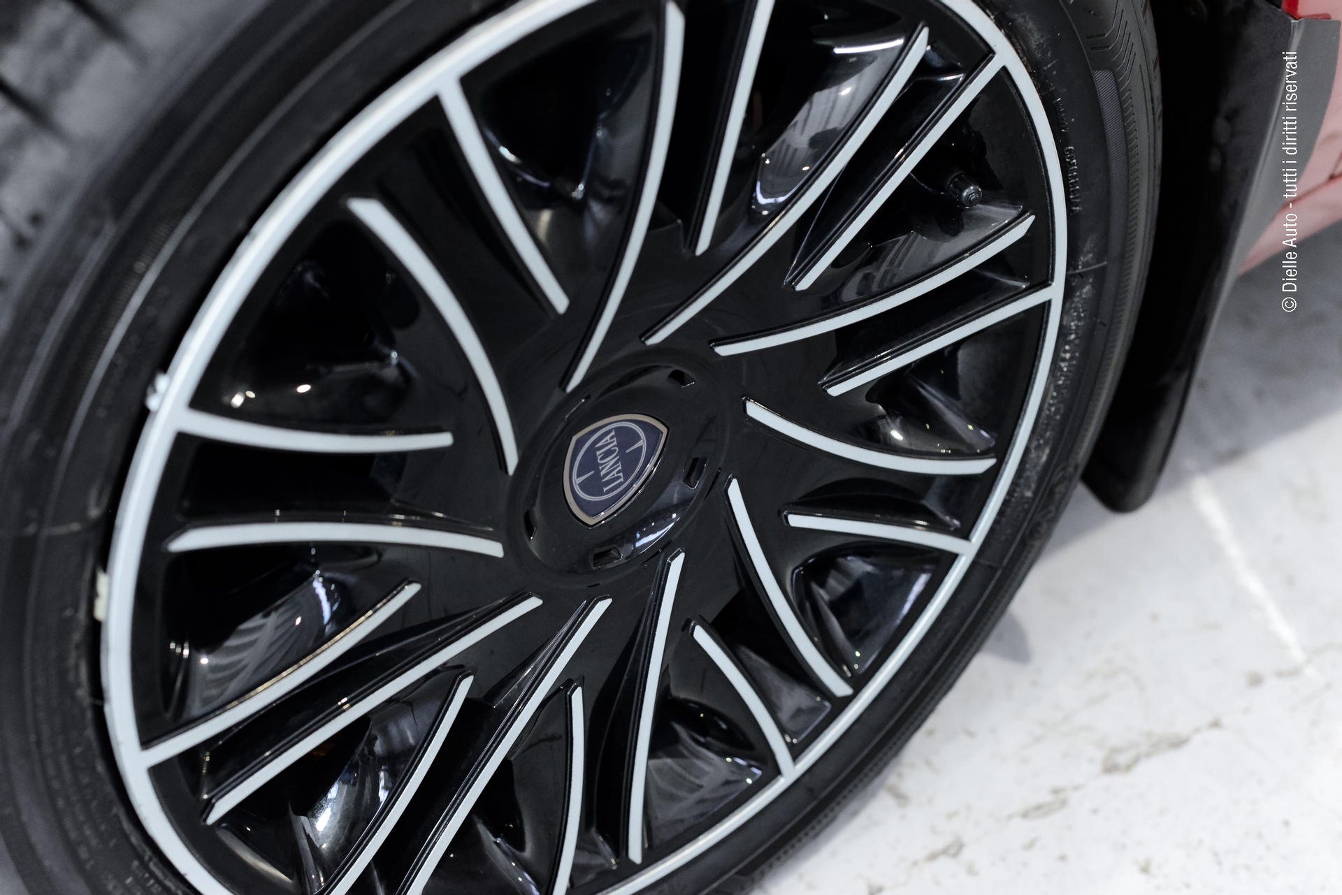 Lancia Ypsilon 1.0 firefly hybrid Gold s&s 70cv