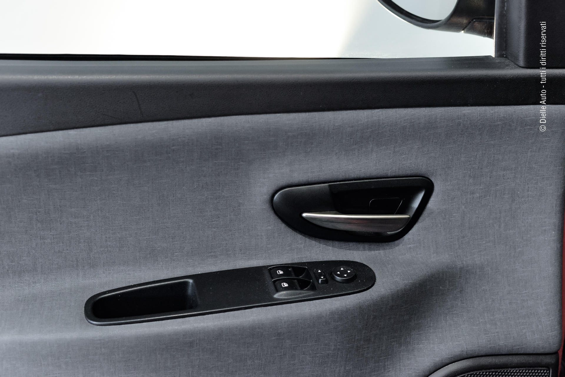 Lancia Ypsilon 1.0 firefly hybrid Gold s&s 70cv