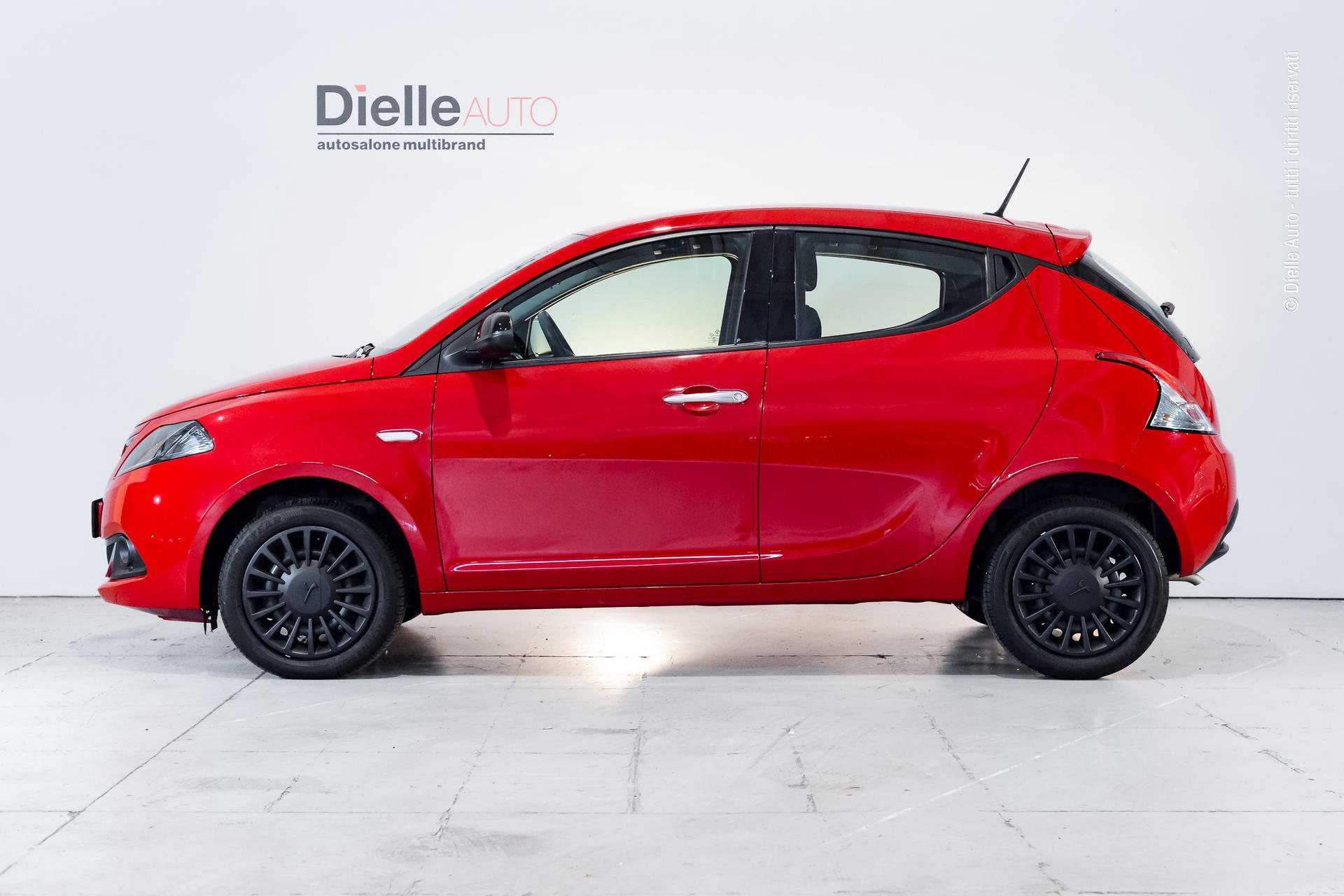 Lancia Ypsilon 1.0 firefly hybrid Silver s&s 70cv