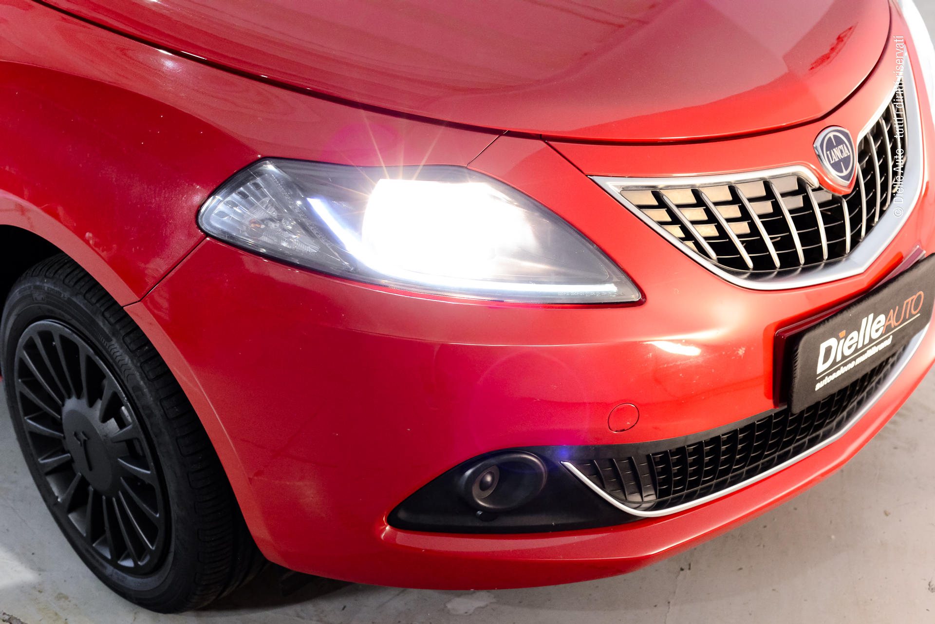 Lancia Ypsilon 1.0 firefly hybrid Silver s&s 70cv