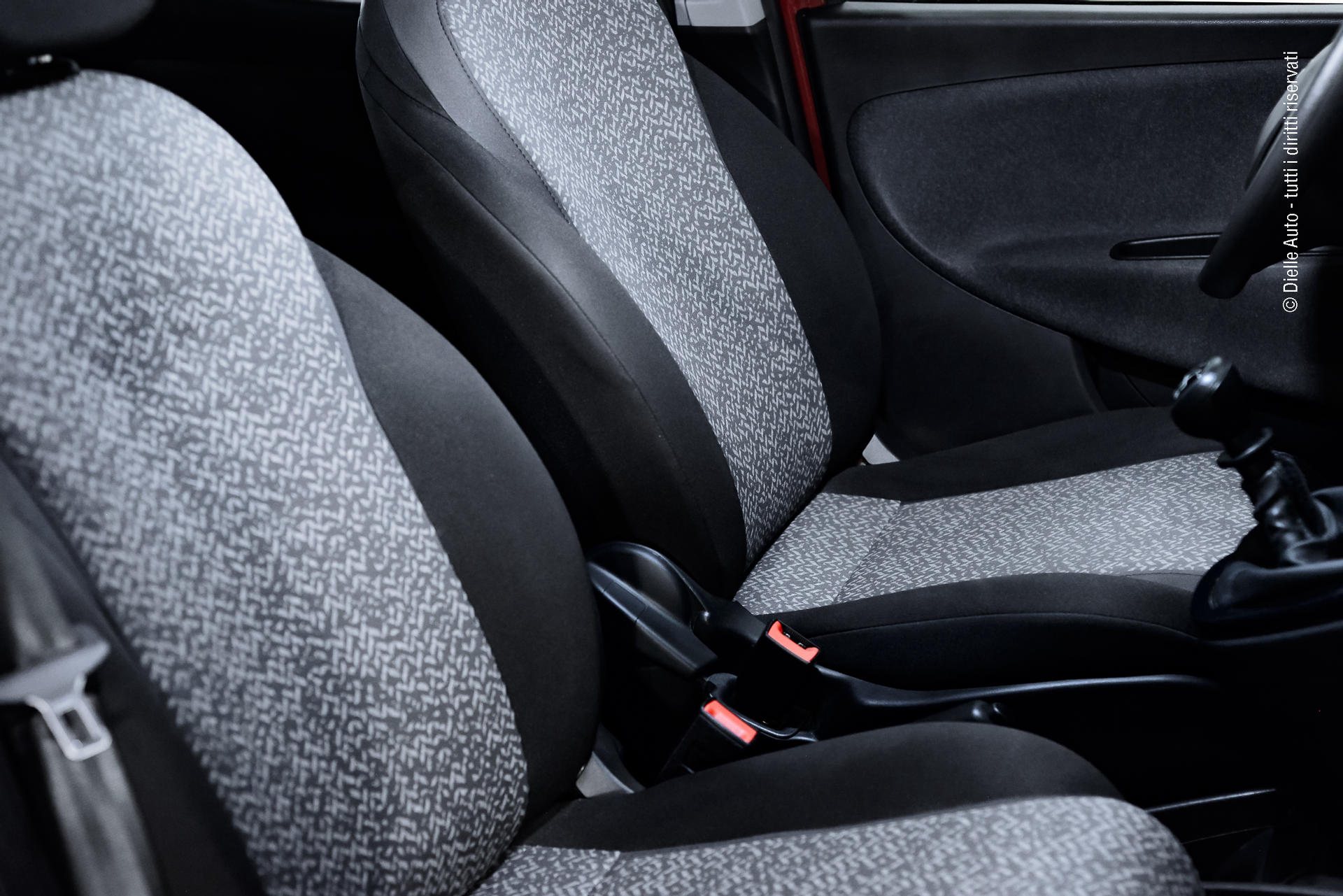 Lancia Ypsilon 1.0 firefly hybrid Silver s&s 70cv