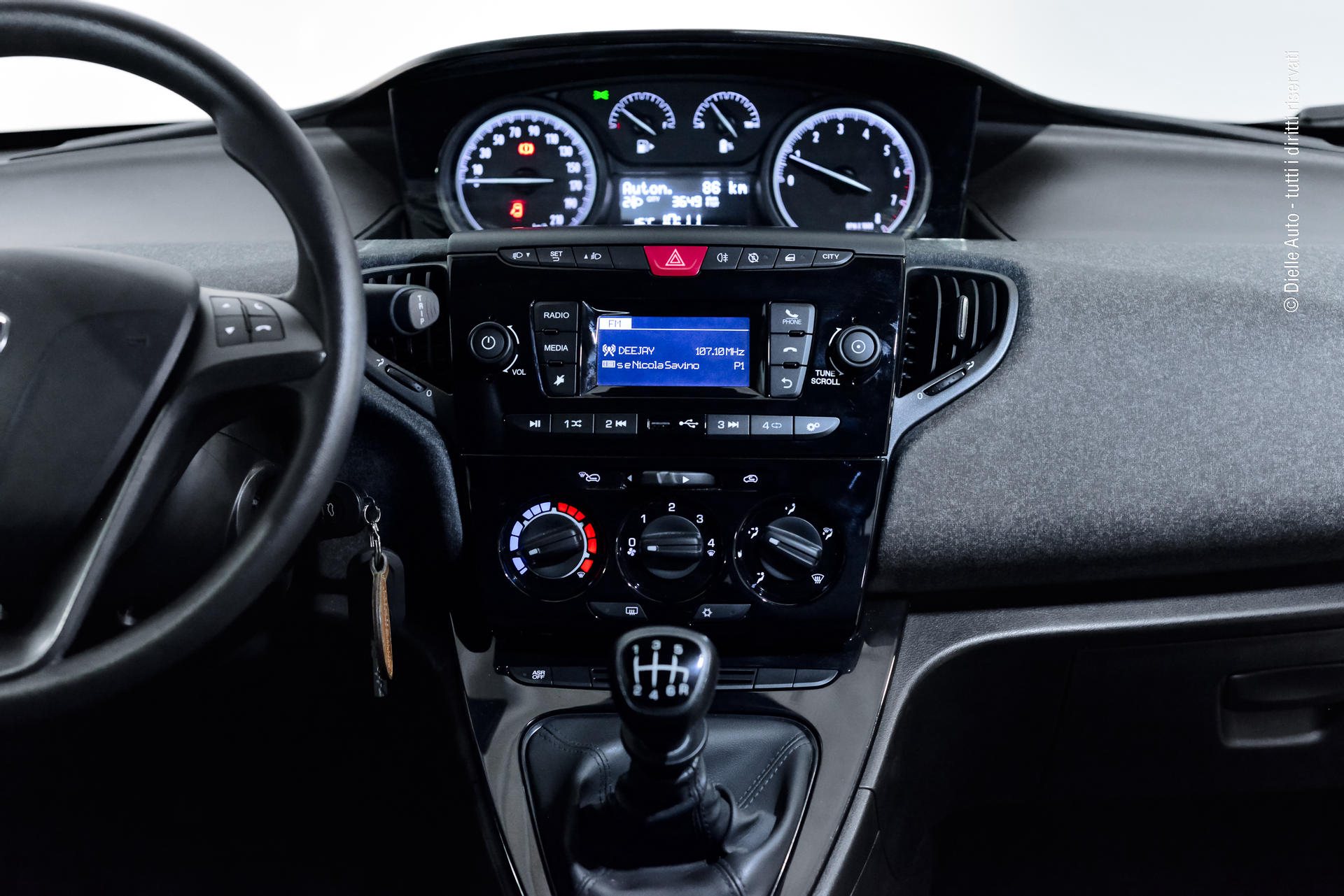 Lancia Ypsilon 1.0 firefly hybrid Silver s&s 70cv