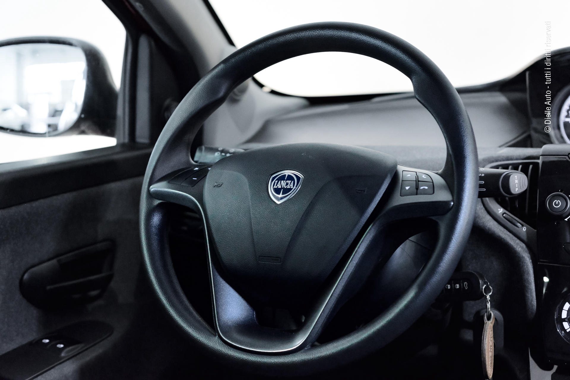 Lancia Ypsilon 1.0 firefly hybrid Silver s&s 70cv