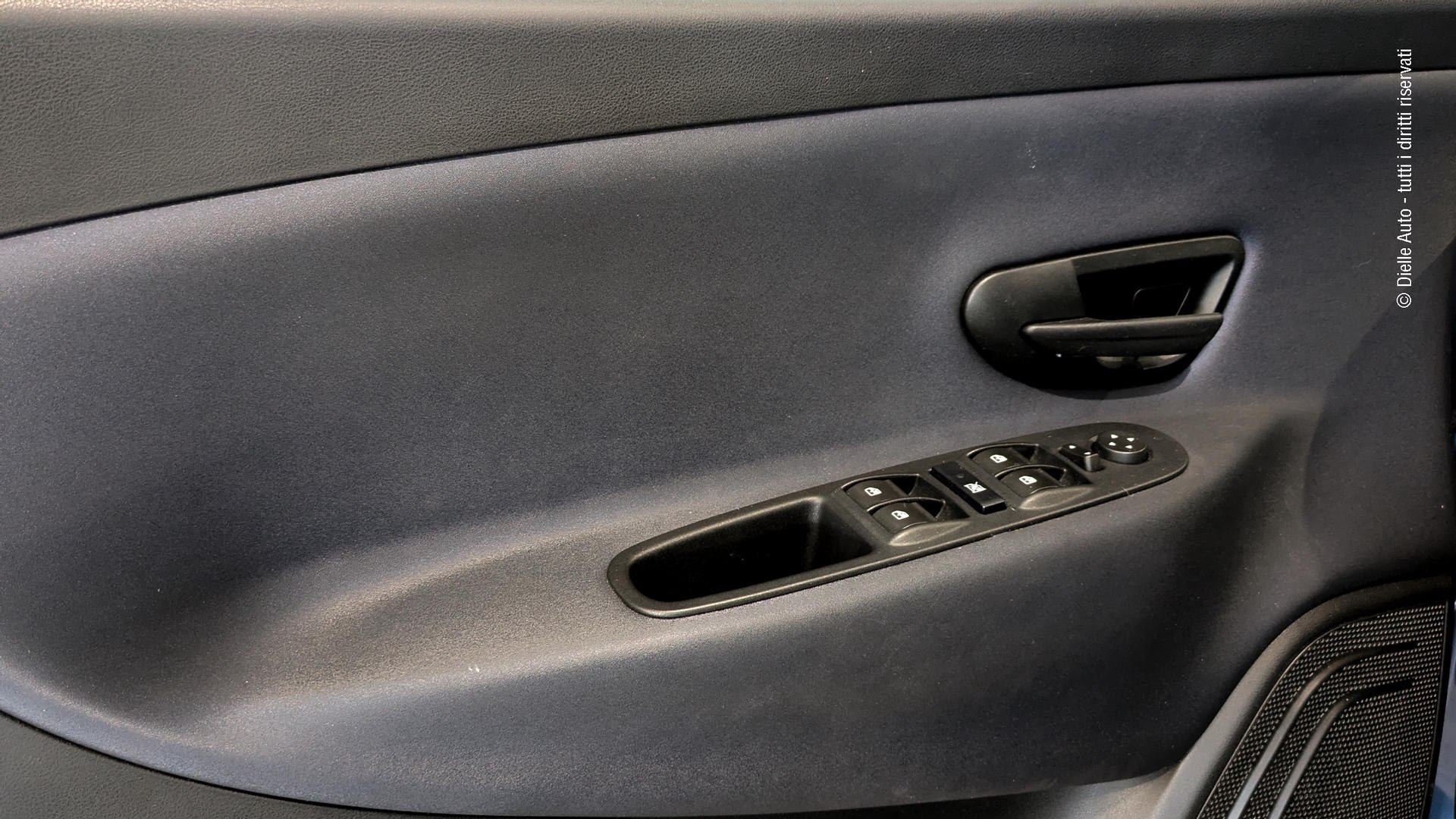 Lancia Ypsilon 1.0 firefly hybrid Gold s&s 70cv 5p.ti