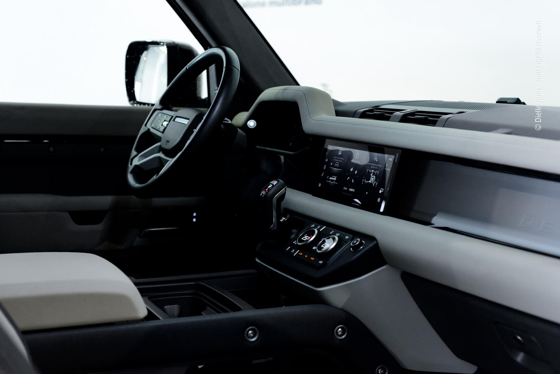 Land Rover Defender VII 90 3.0d i6 mhev X-Dynamic SE awd 200cv auto