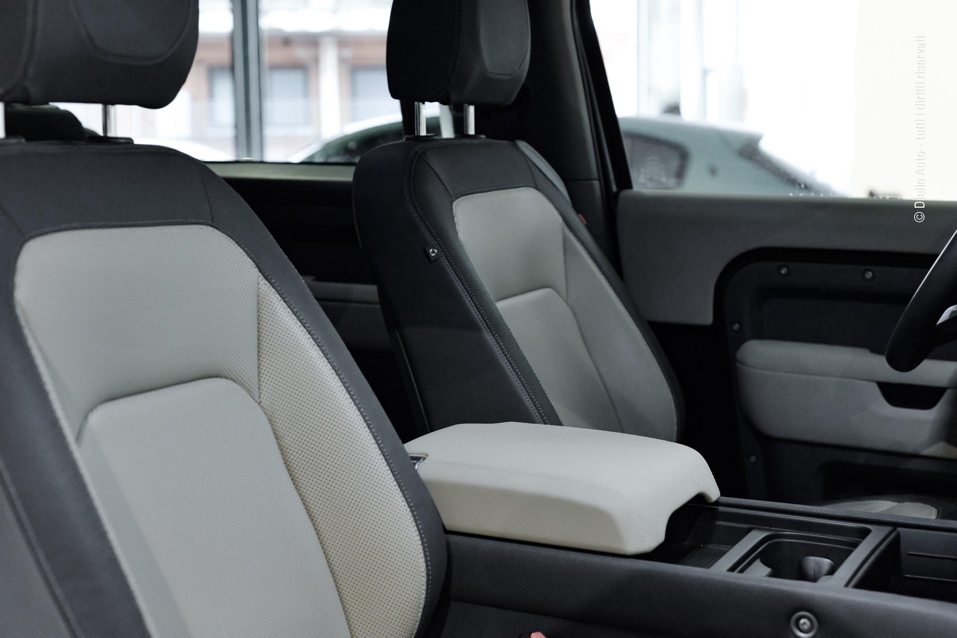 Land Rover Defender VII 90 3.0d i6 mhev X-Dynamic SE awd 200cv auto