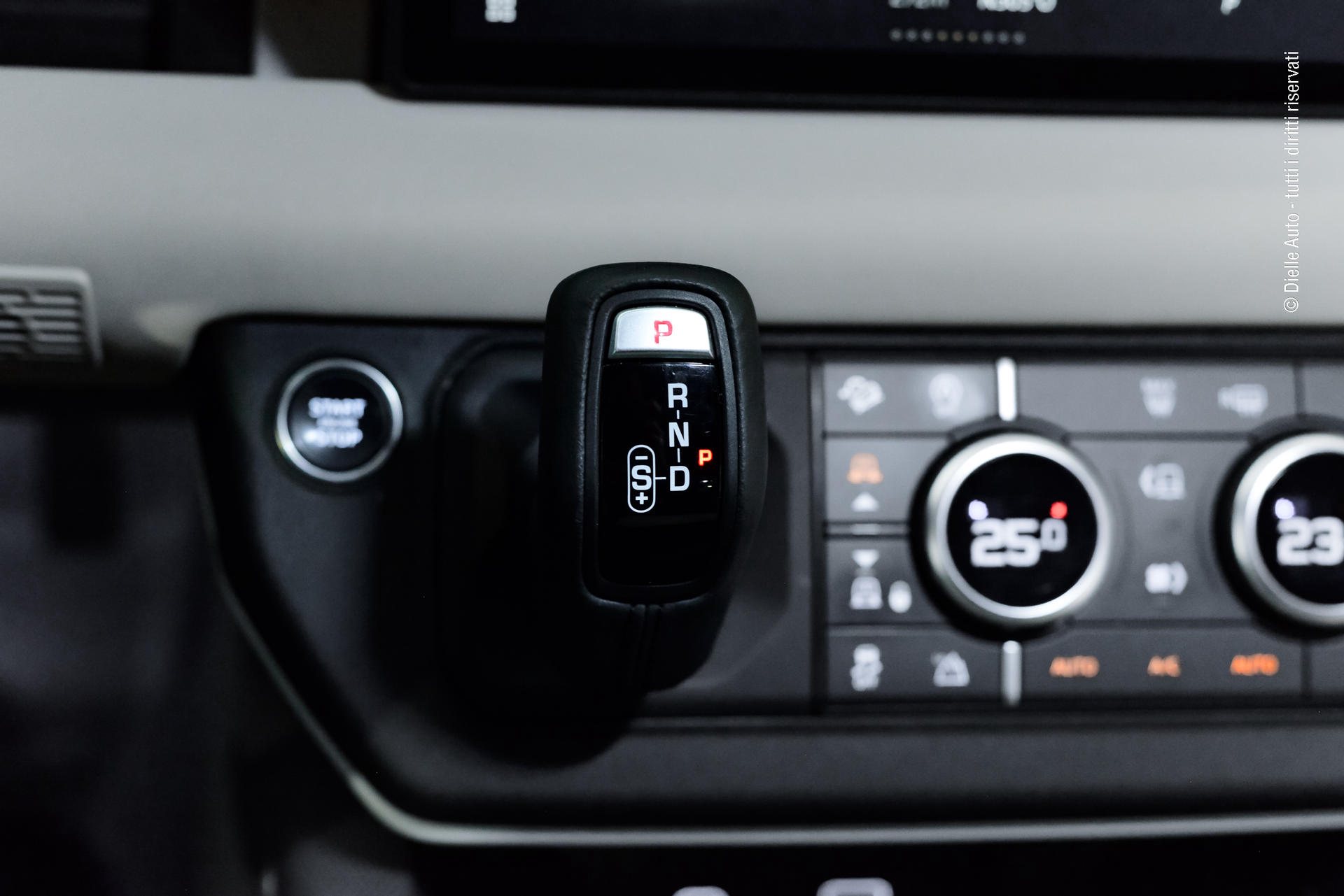 Land Rover Defender VII 90 3.0d i6 mhev X-Dynamic SE awd 200cv auto