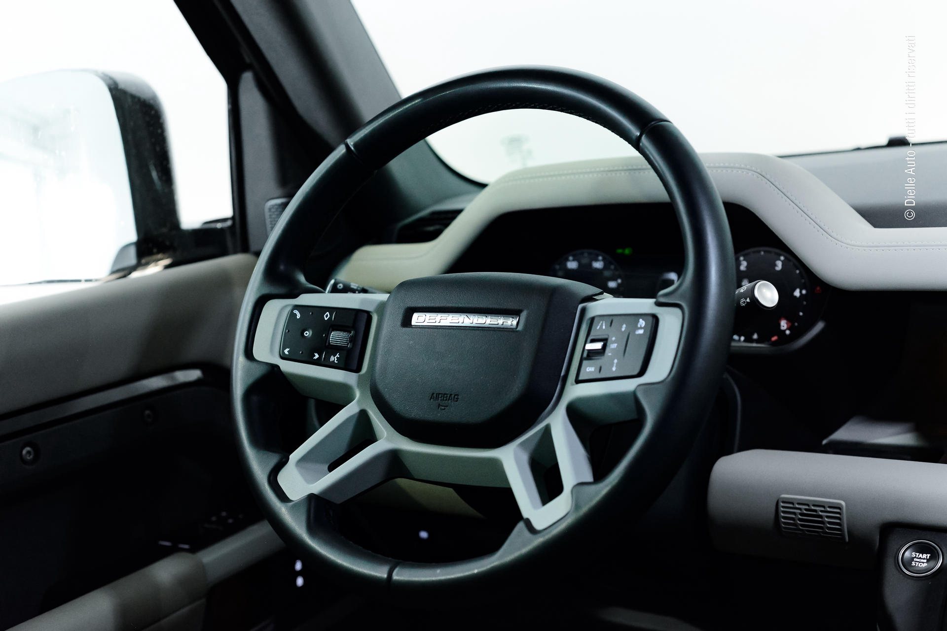 Land Rover Defender VII 90 3.0d i6 mhev X-Dynamic SE awd 200cv auto