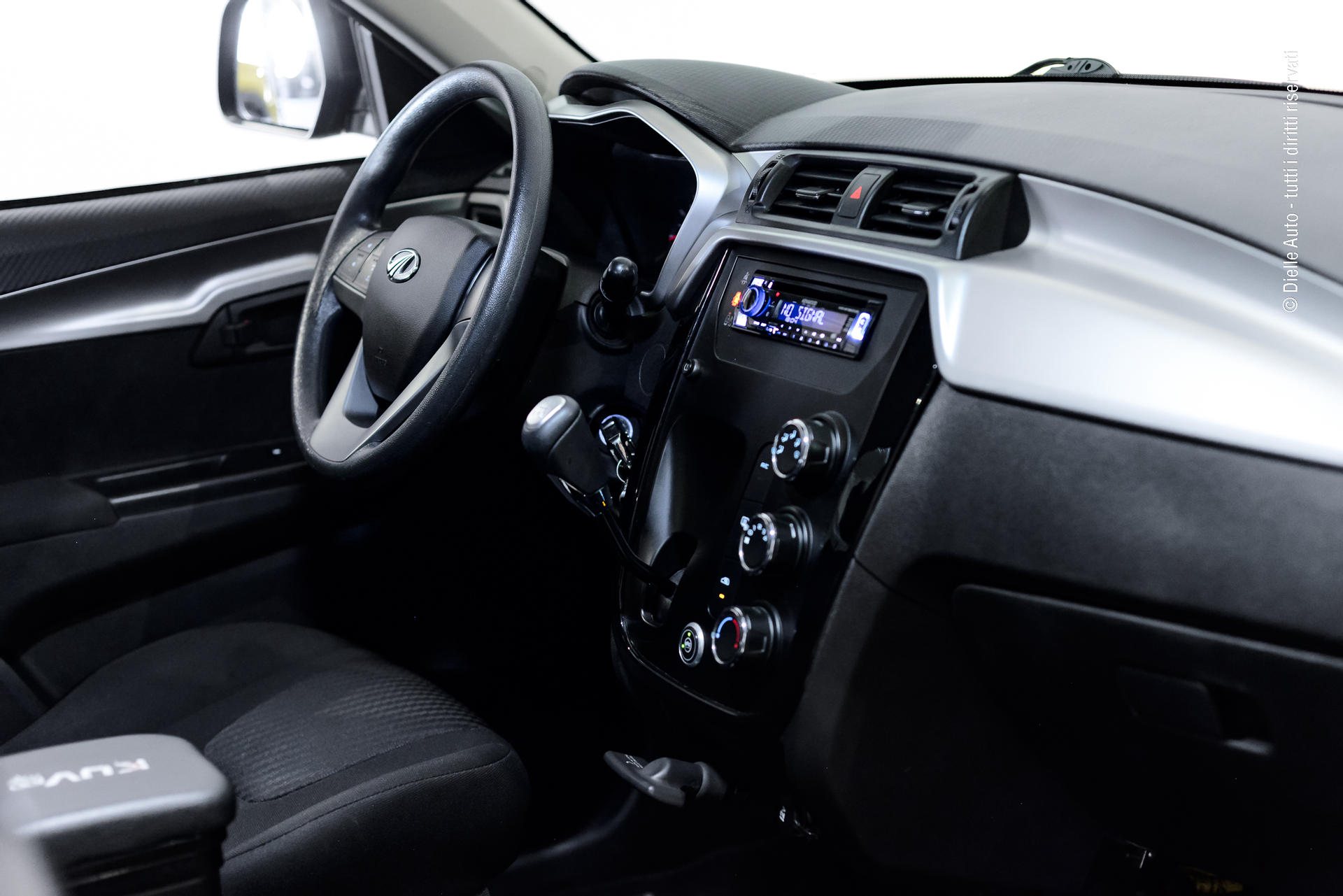 Mahindra KUV100 1.2 K6+ m-bifuel