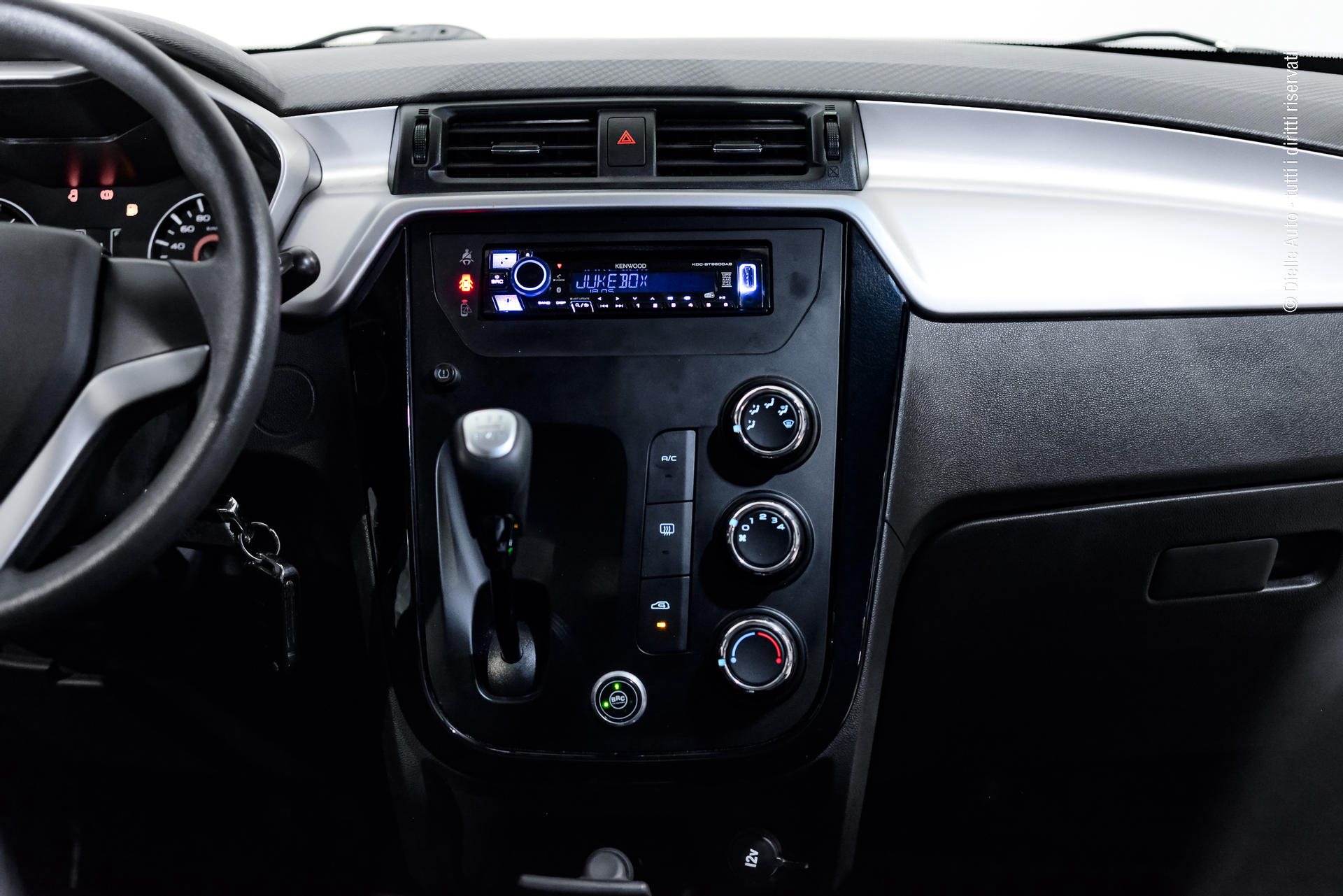 Mahindra KUV100 1.2 K6+ m-bifuel