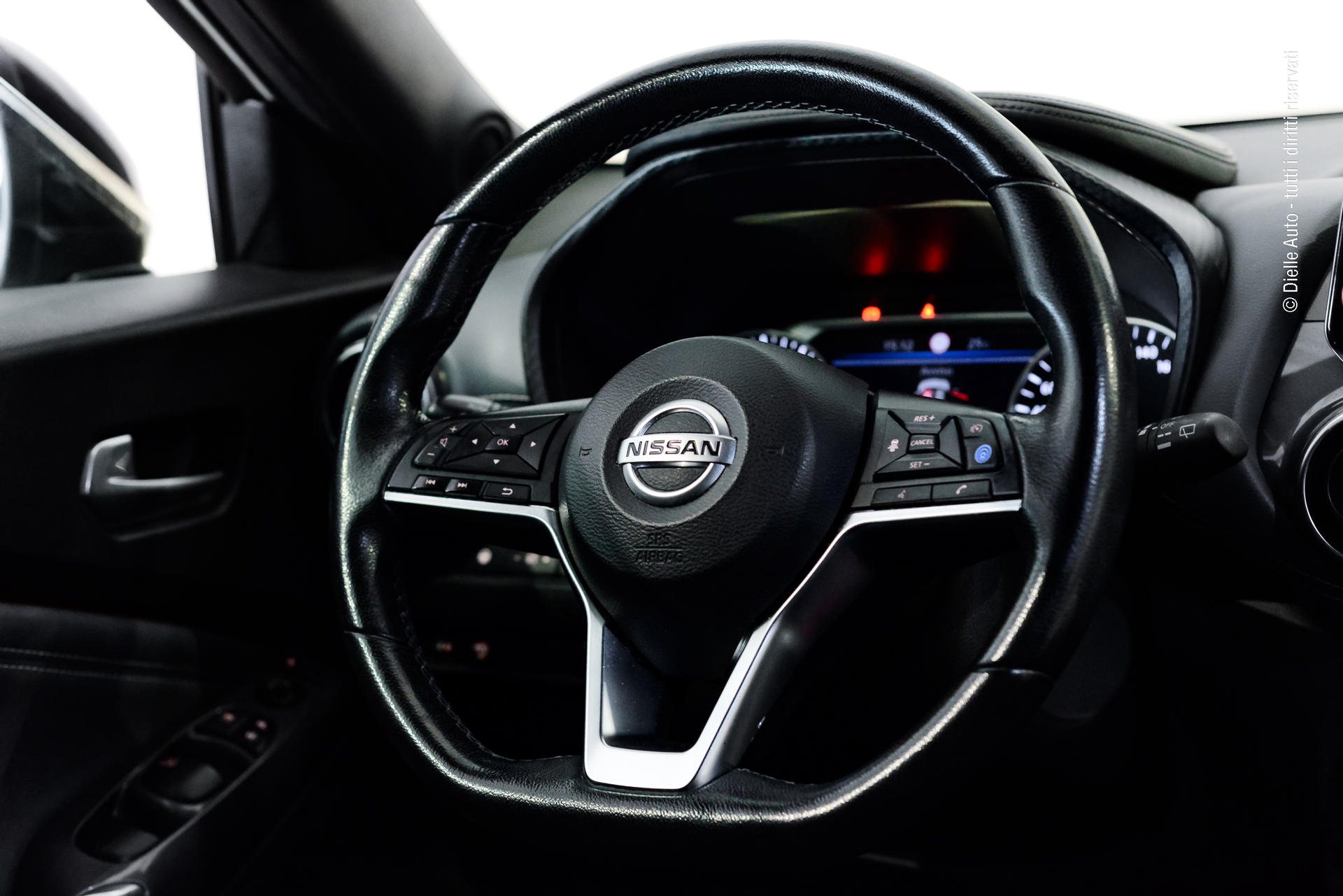 Nissan Juke 1.0 dig-t Tekna 114cv + BOSE 3D