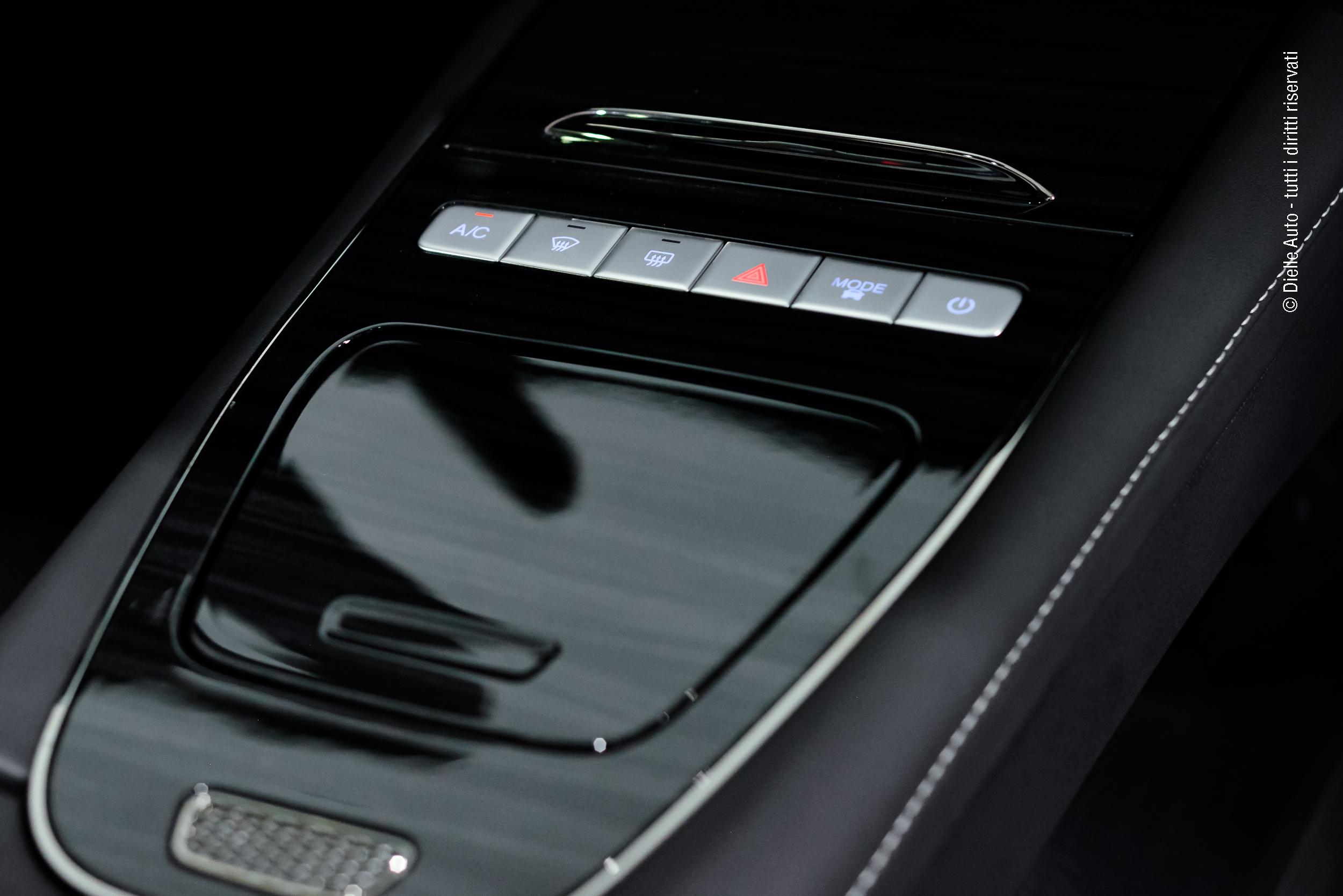 Omoda OMODA 5 1.6 TGDI 7DCT PREMIUM ANNIVERSARY GPL