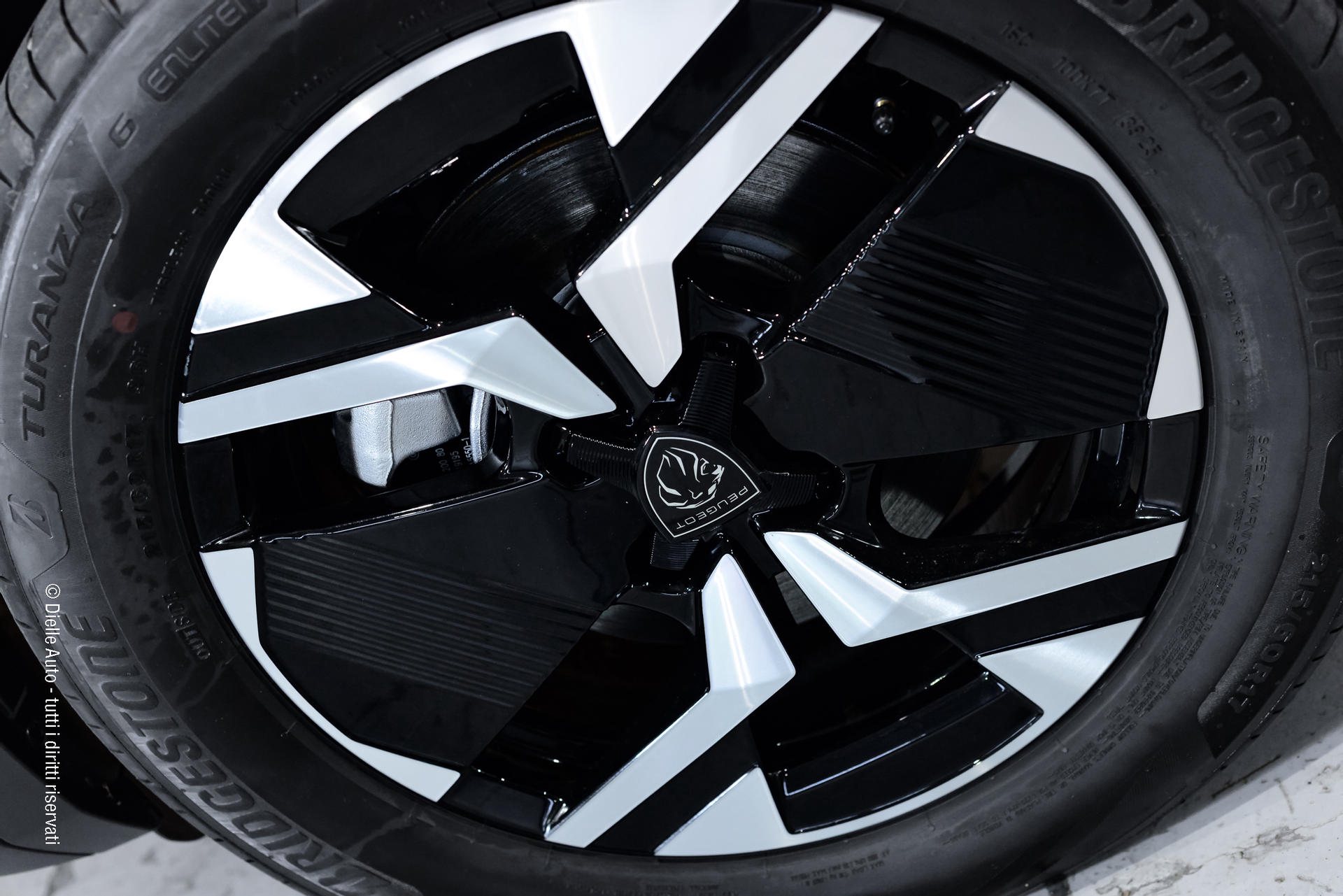 Peugeot 2008 1.2 hybrid Allure 145cv e-dcs6