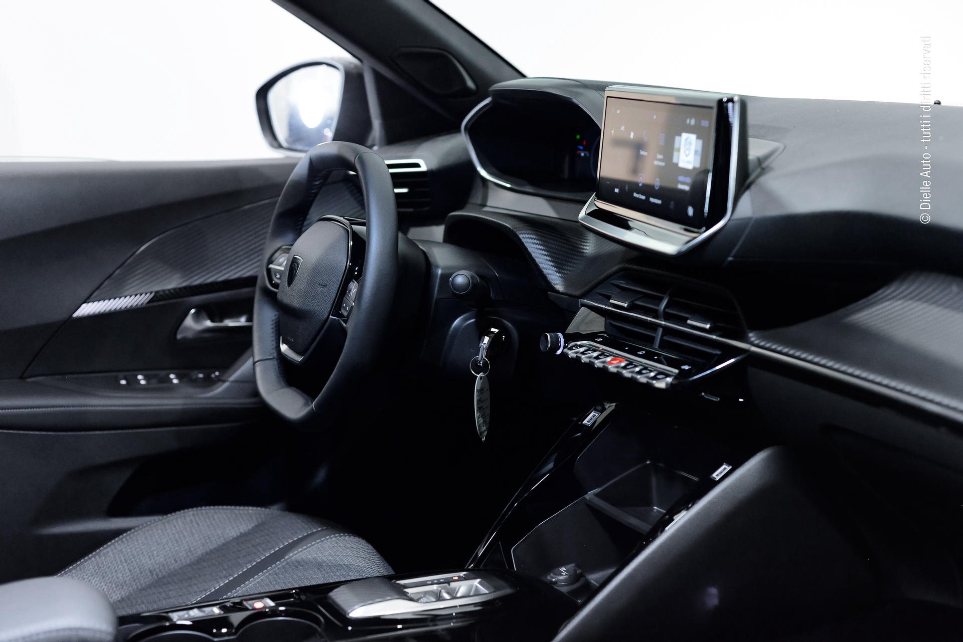 Peugeot 2008 1.2 hybrid Allure 145cv e-dcs6