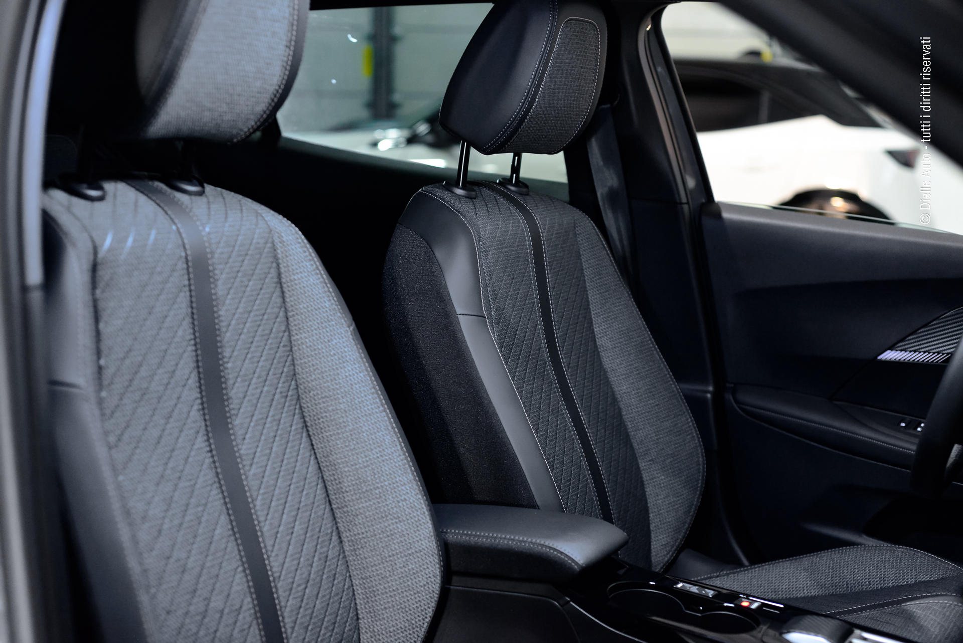 Peugeot 2008 1.2 hybrid Allure 145cv e-dcs6