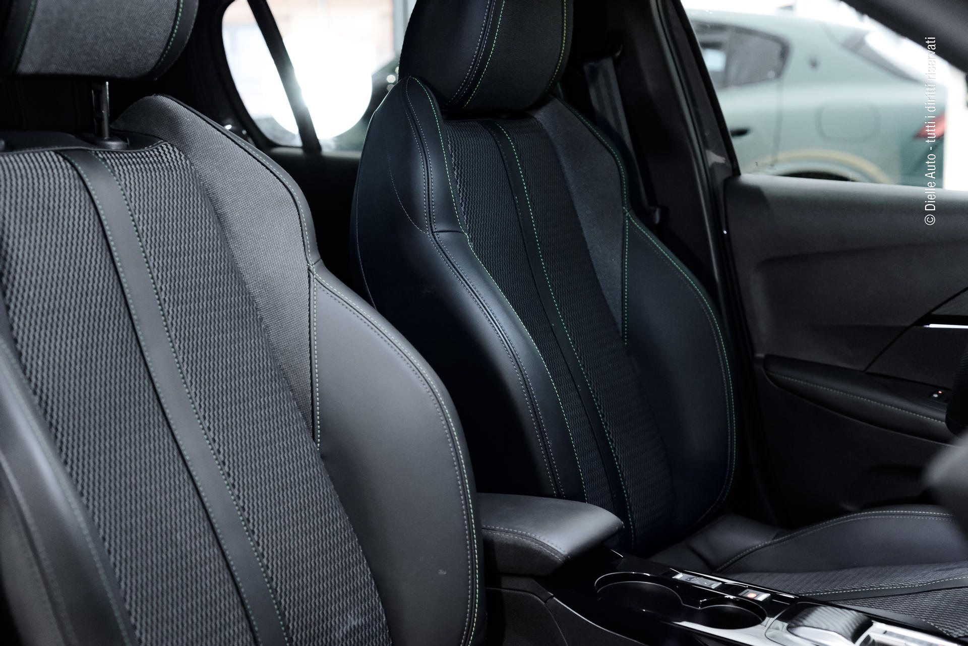 Peugeot 208 1.2 hybrid GT 145cv e-dcs 6