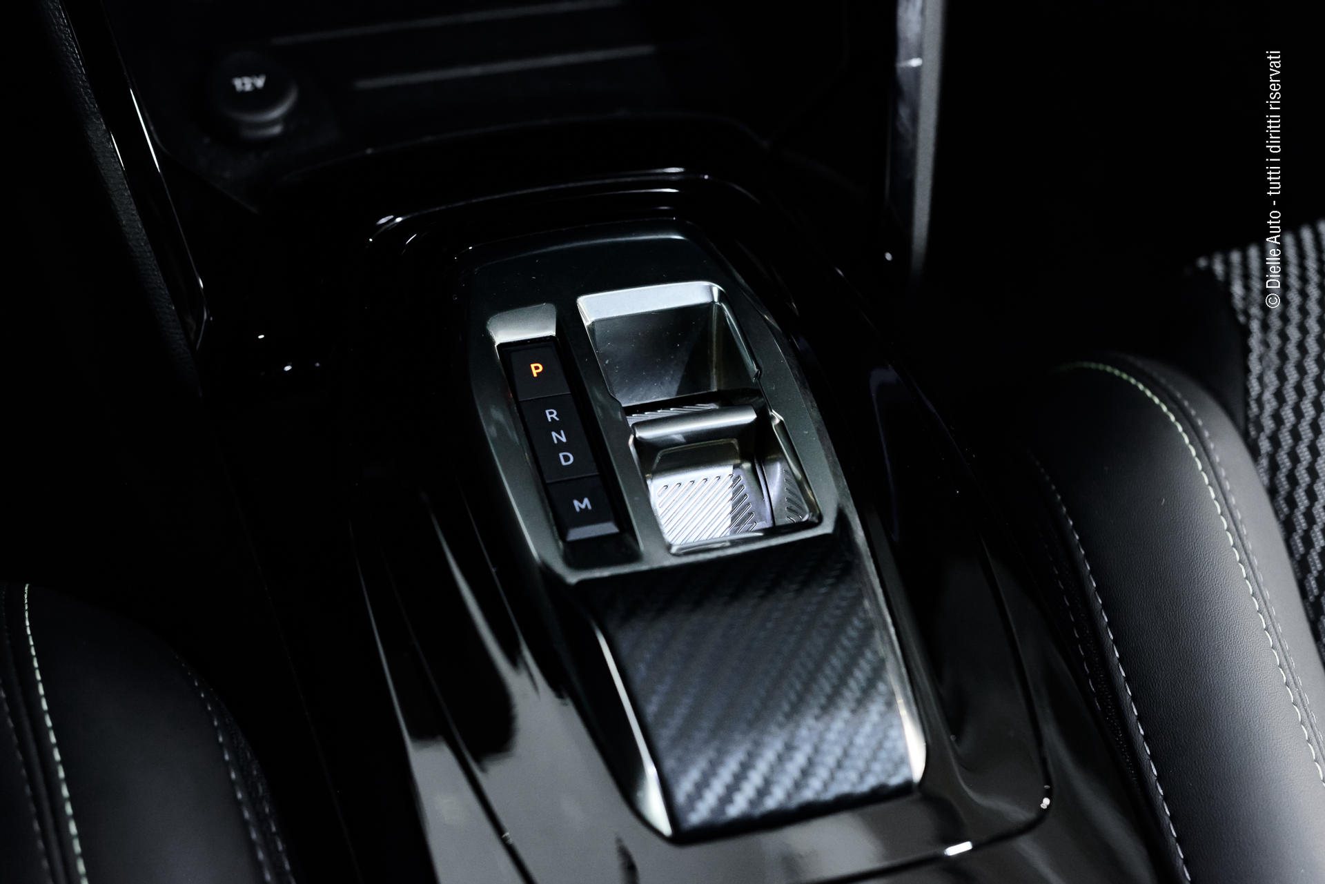 Peugeot 208 1.2 hybrid GT 145cv e-dcs 6