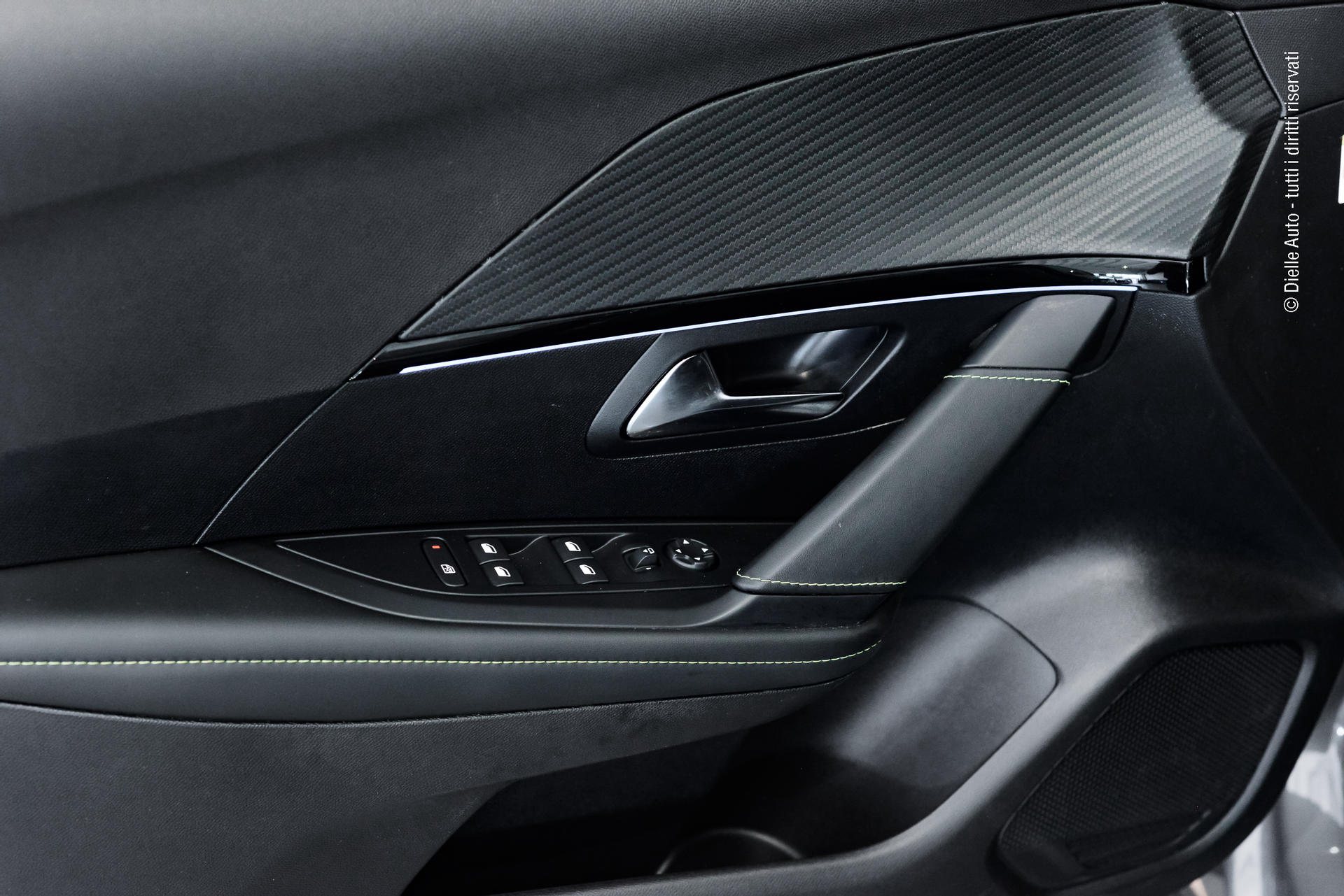 Peugeot 208 1.2 hybrid GT 145cv e-dcs 6