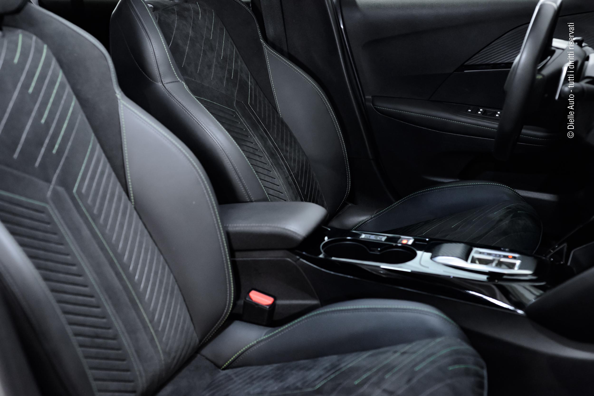 Peugeot 208 1.2 hybrid GT 145cv e-dcs 6