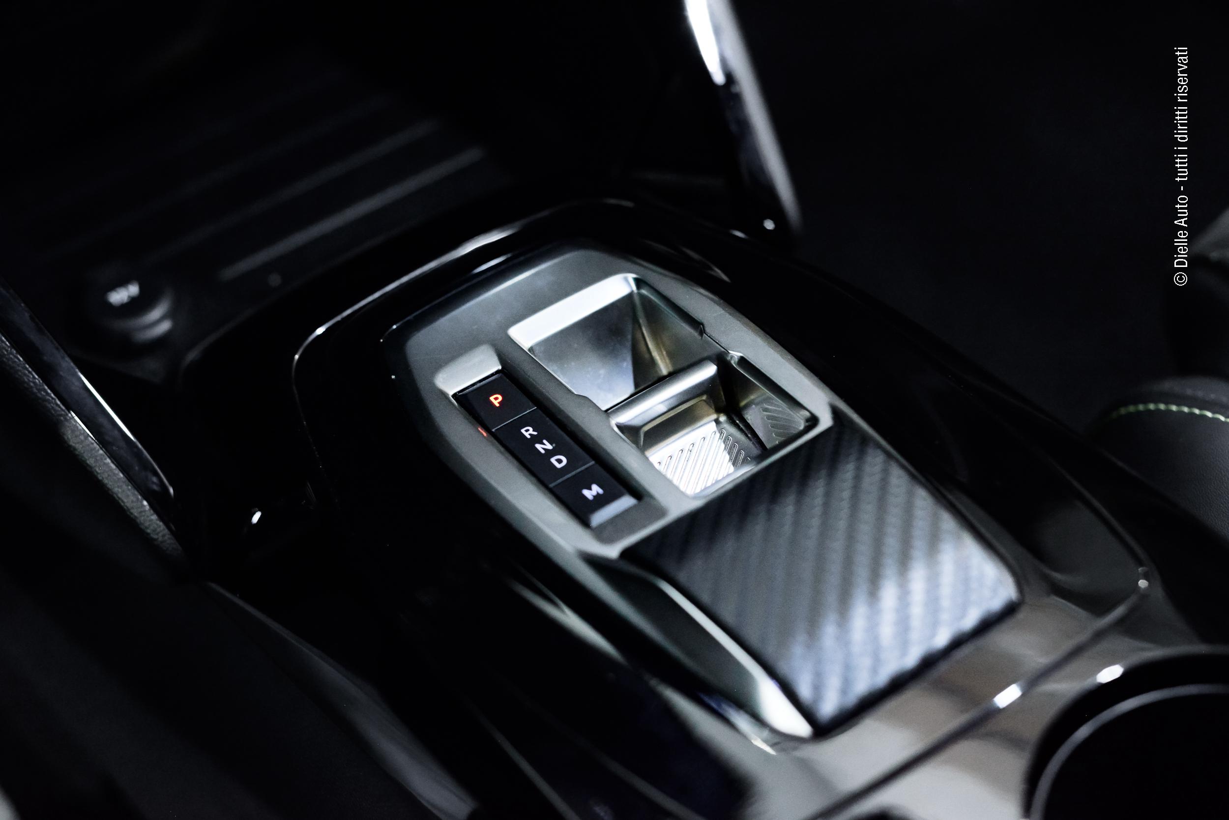 Peugeot 208 1.2 hybrid GT 145cv e-dcs 6
