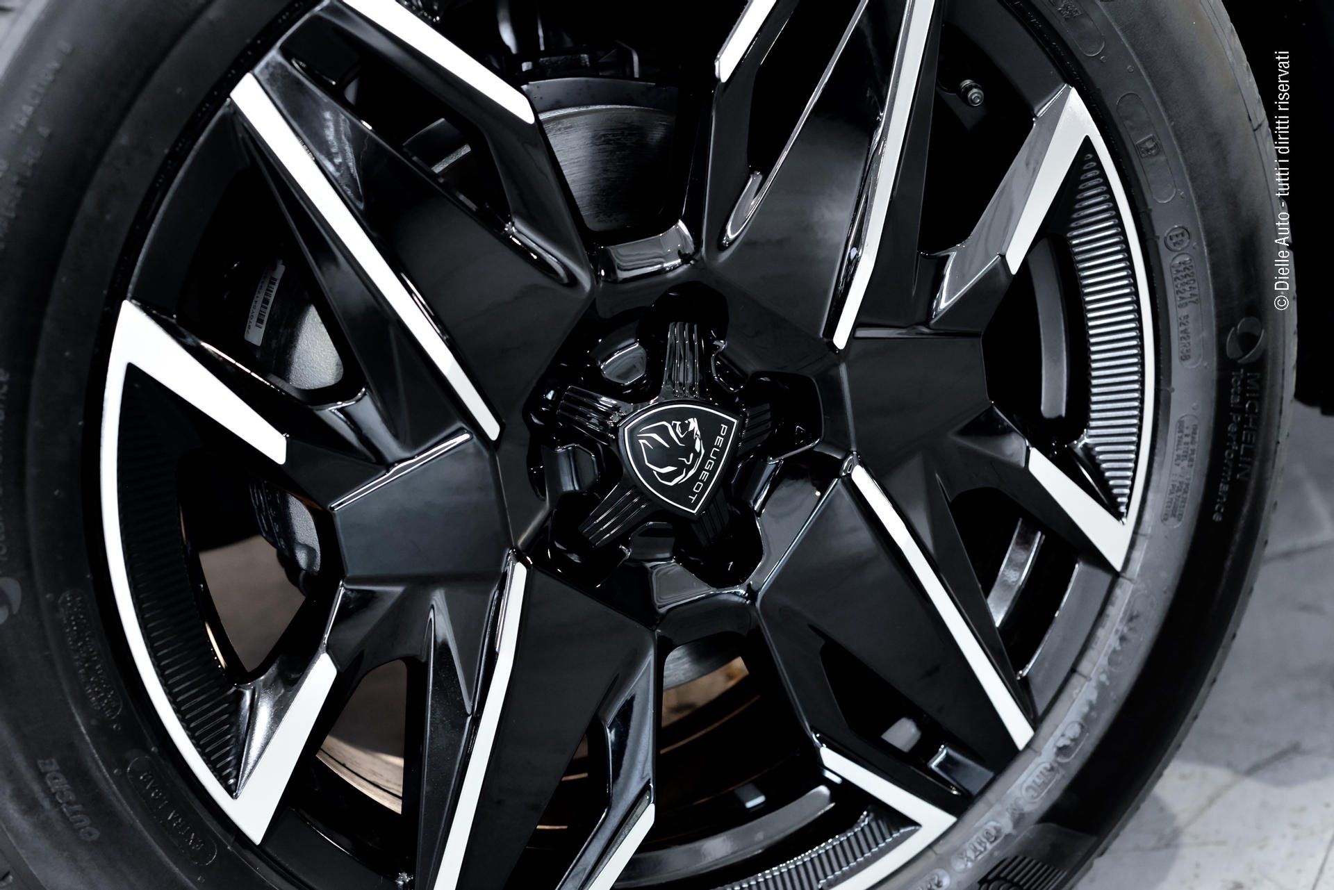 Peugeot 3008 1.2 hybrid GT Exclusive 145cv e-dcs6 TETTO APRIBILE