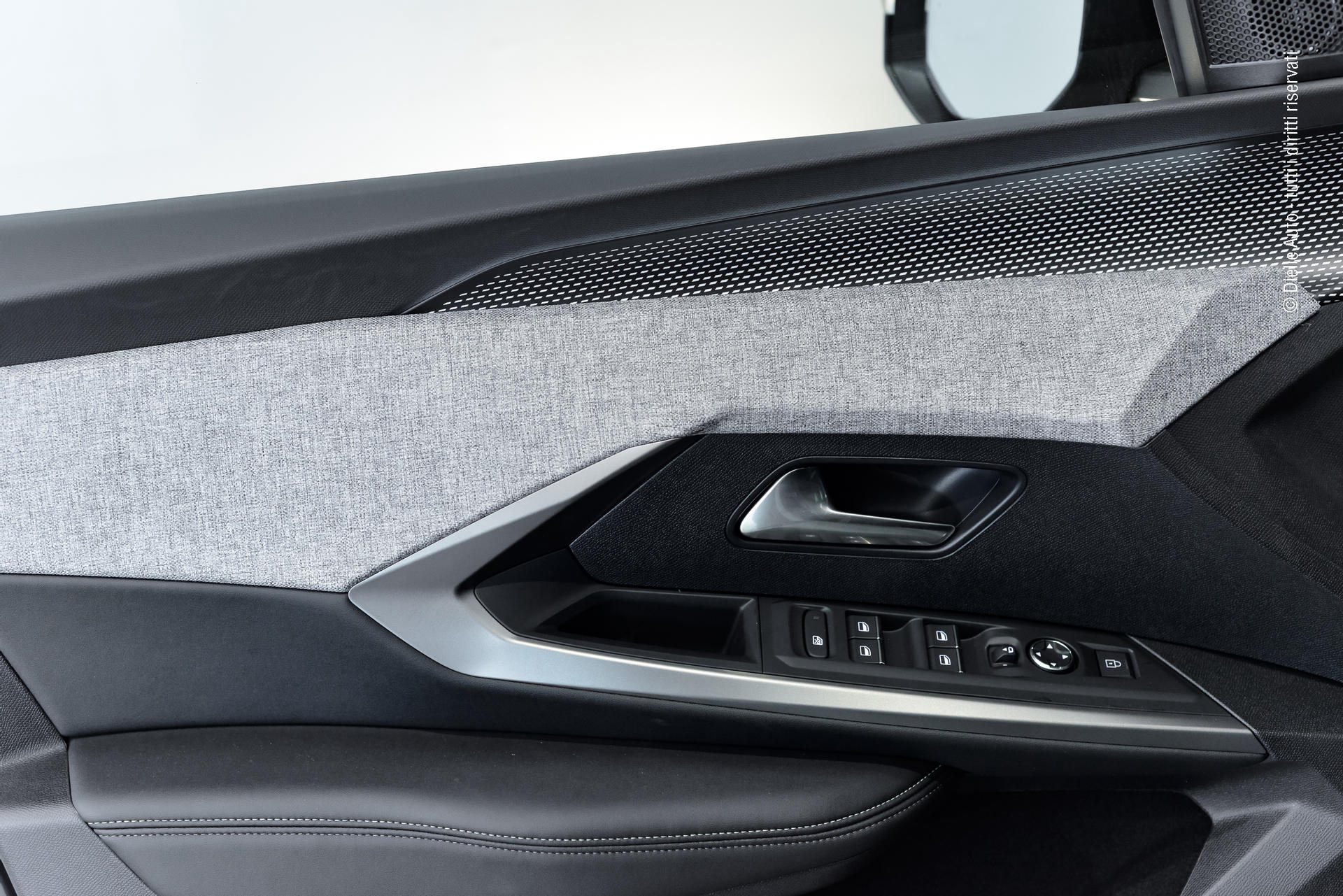 Peugeot 3008 1.2 hybrid GT Exclusive 145cv e-dcs6 TETTO APRIBILE