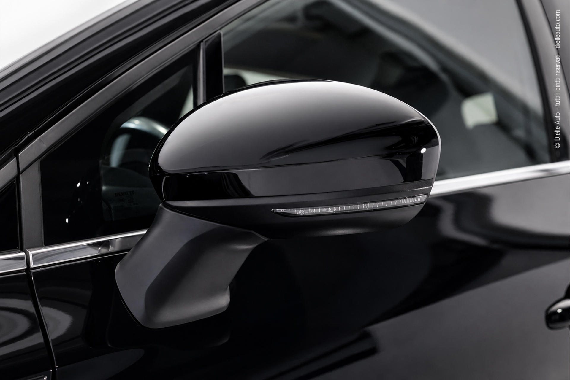 Renault Captur 1.6 E-Tech hybrid RS Line 145cv auto