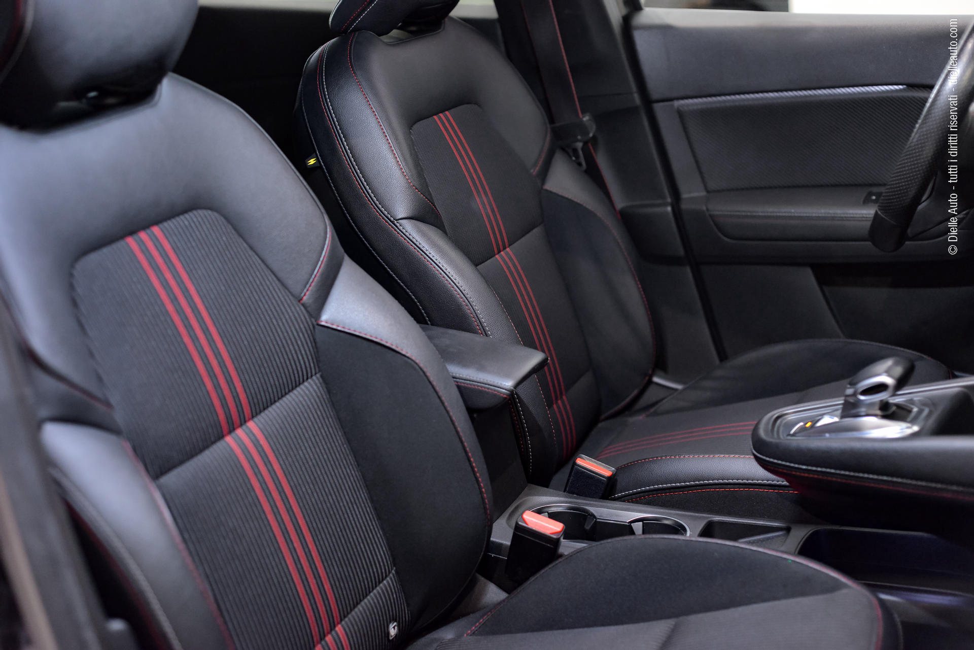 Renault Captur 1.6 E-Tech hybrid RS Line 145cv auto