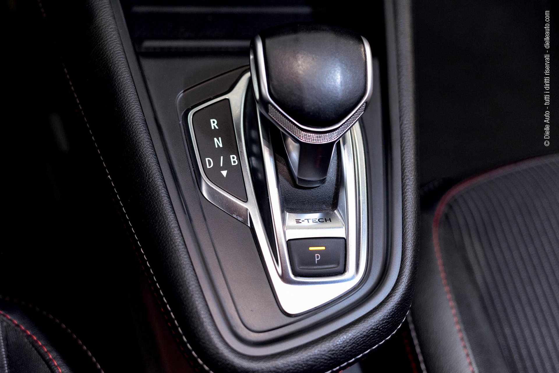 Renault Captur 1.6 E-Tech hybrid RS Line 145cv auto