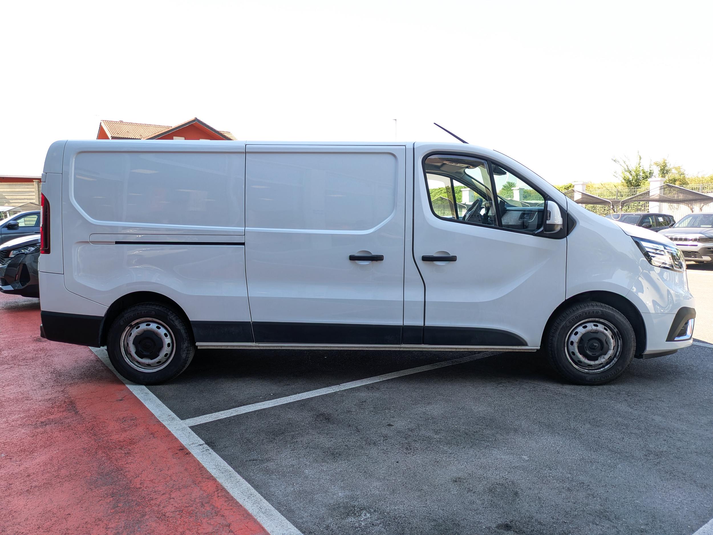 Renault T30 2.0 dci 130cv L2H1 Advance my23