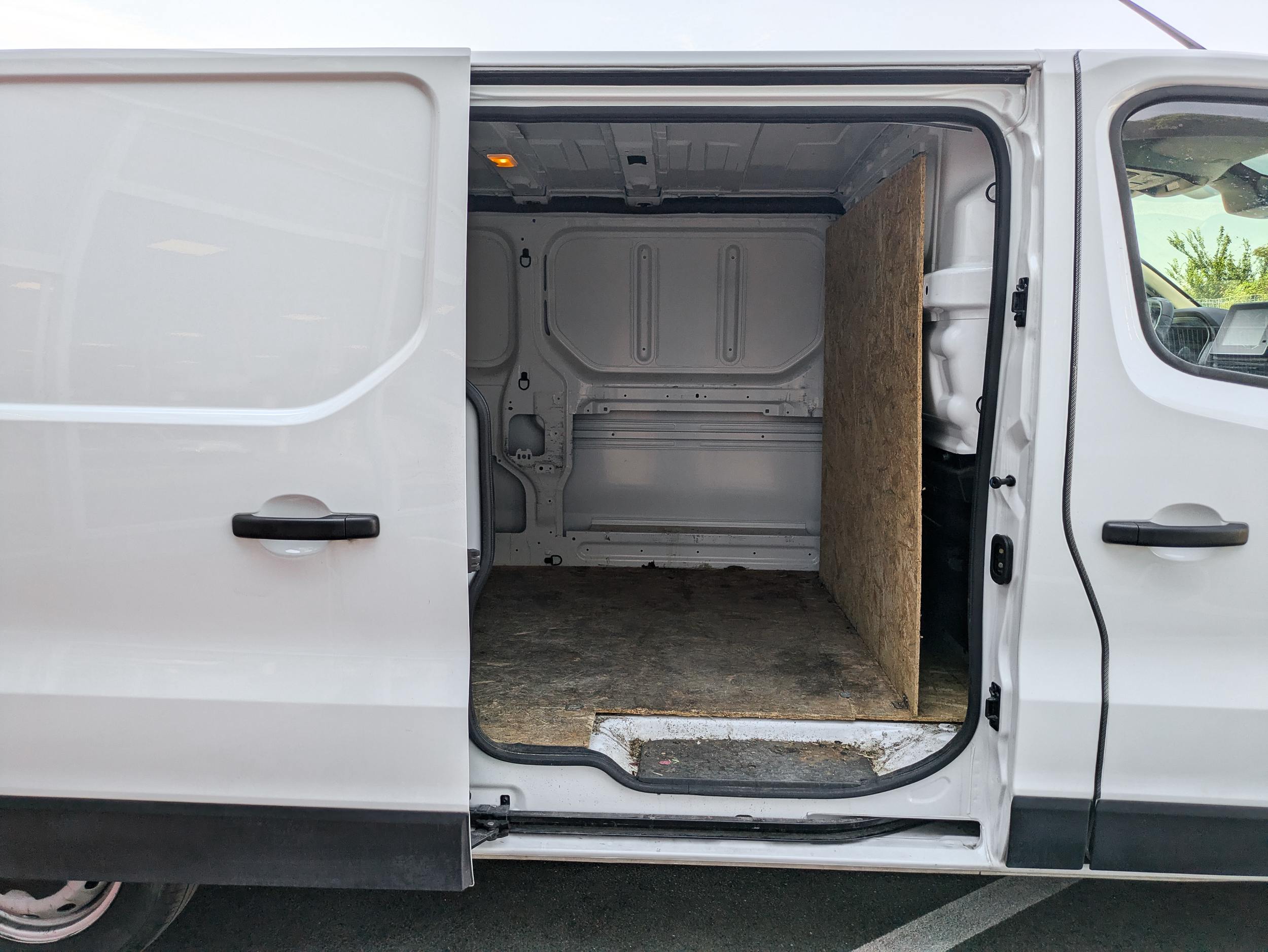 Renault T30 2.0 dci 130cv L2H1 Advance my23