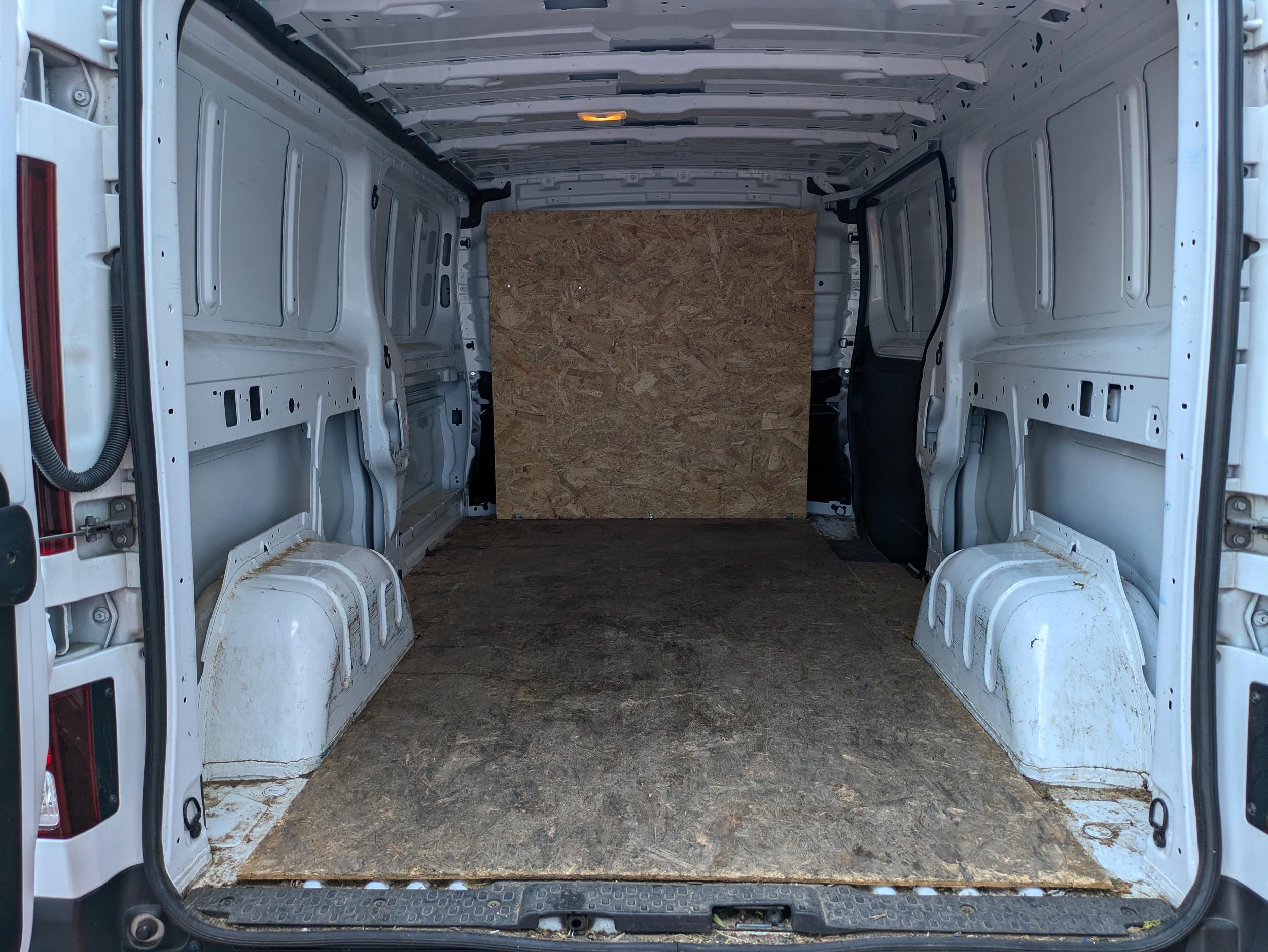 Renault T30 2.0 dci 130cv L2H1 Advance my23