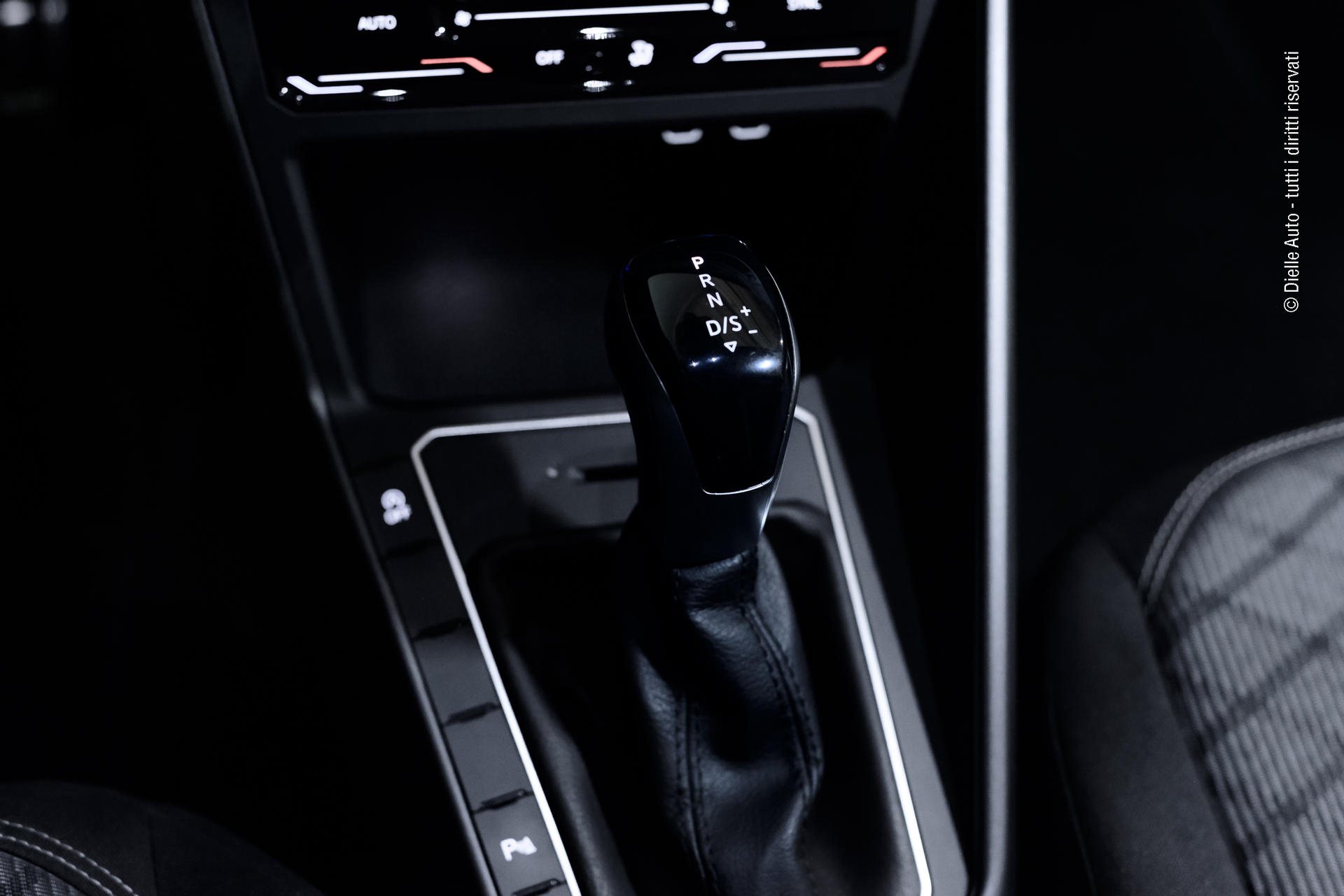 Volkswagen Polo 1.0 tsi R-Line 110cv dsg