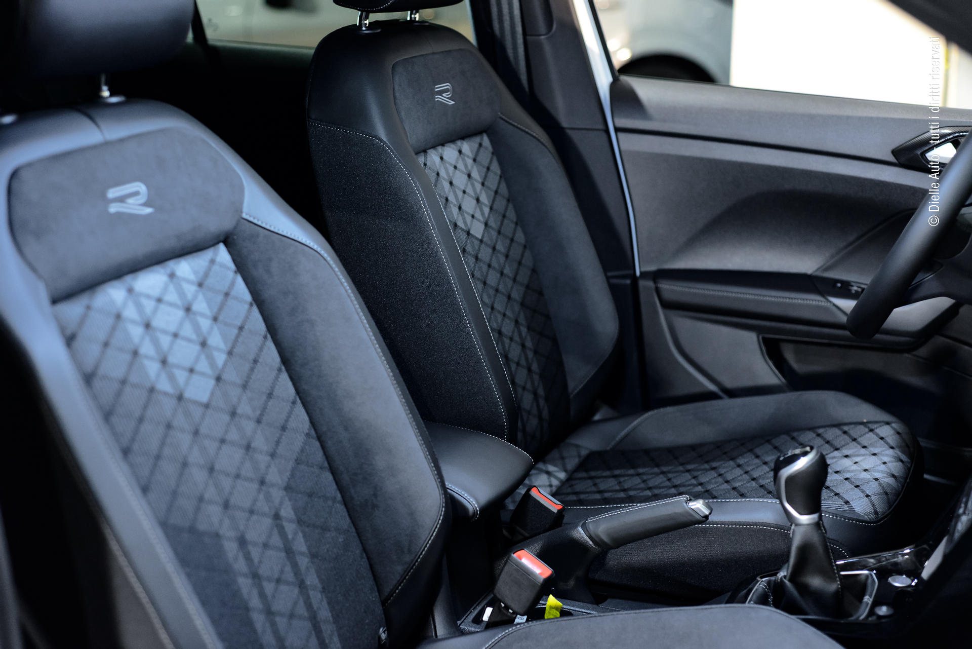 Volkswagen T-Cross 1.0 tsi R-Line Plus 115cv + pack tech